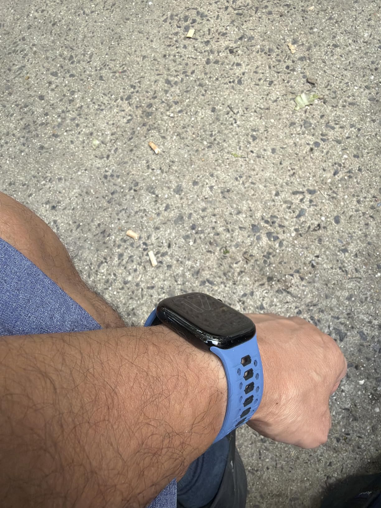 Apple Watch Series 11 [GPS 42mm] Smartwatch with Jet Black Aluminum Case with Black Sport Band customer photo 1