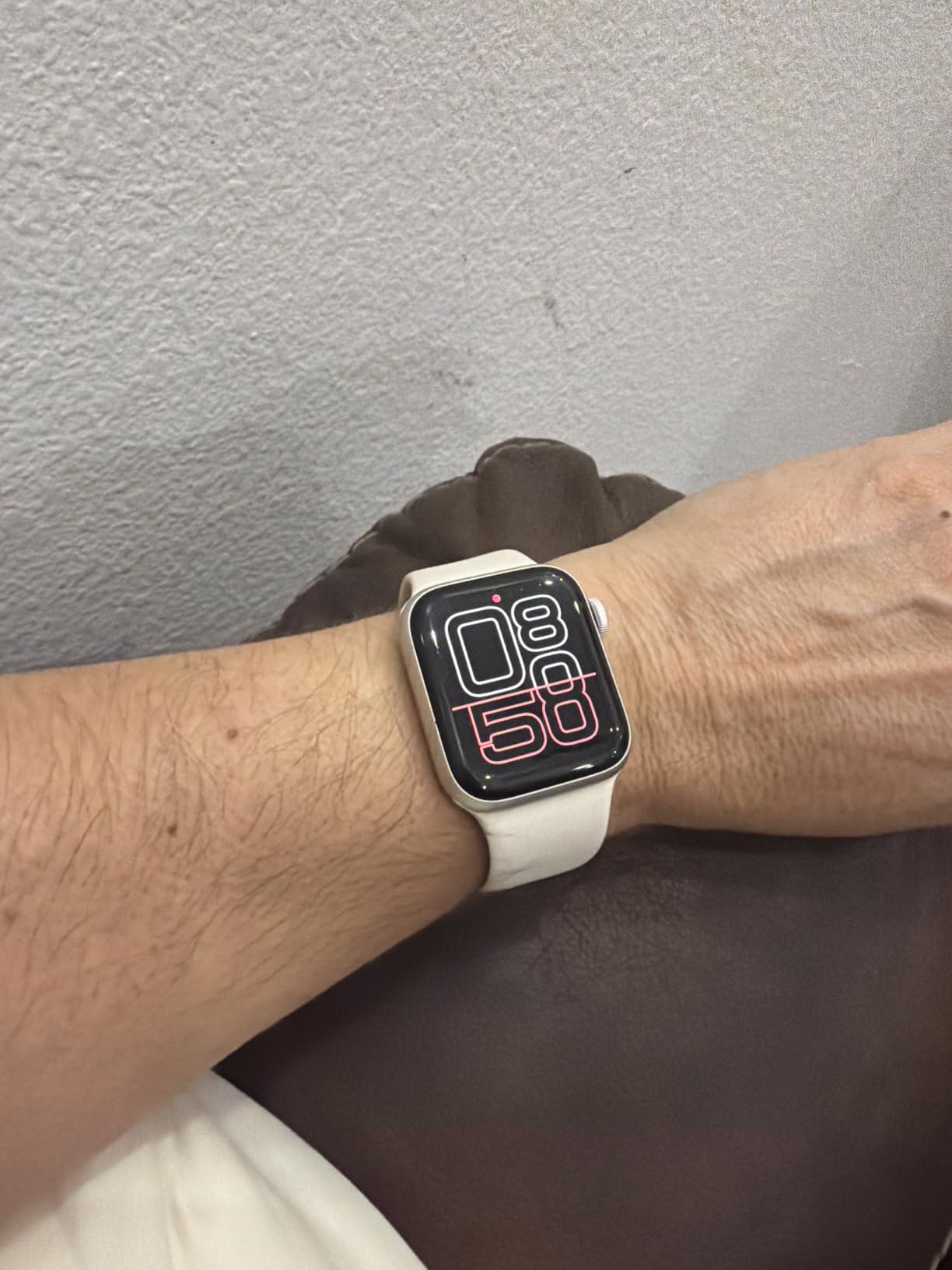 Apple Watch SE 3 [GPS 40mm] Smartwatch with Starlight Aluminum Case with Starlight Sport Band customer photo 1