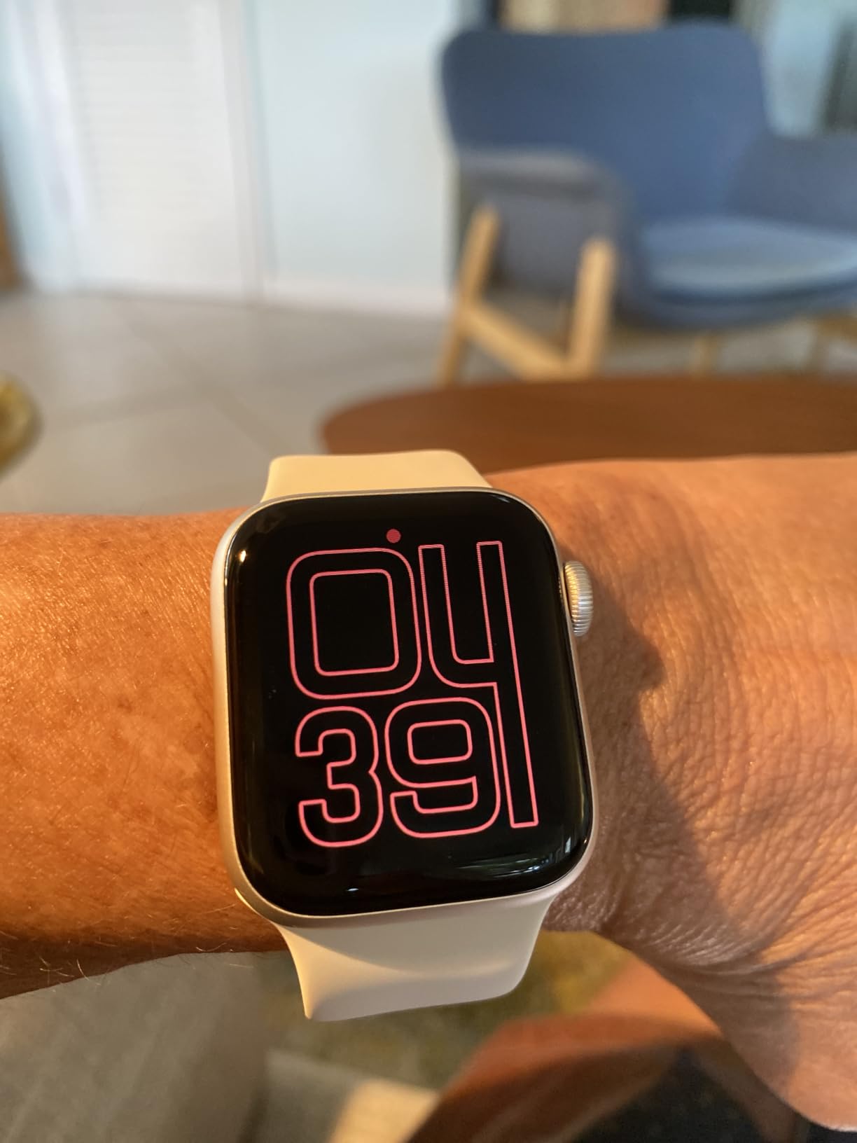 Apple Watch SE 3 [GPS 40mm] Smartwatch with Starlight Aluminum Case with Starlight Sport Band customer photo 2