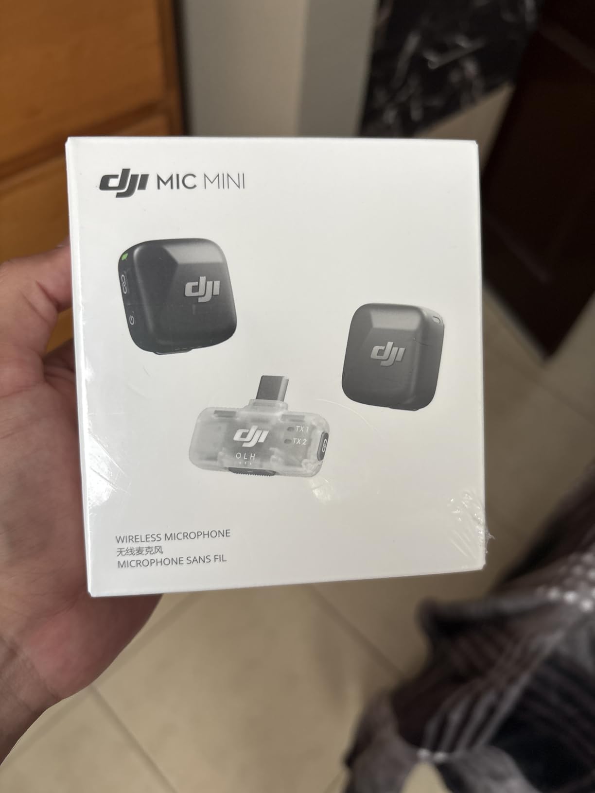 DJI Mic Mini (2 TX + 1 Mobile RX), Ultralight, Active Noise Cancelling | Wireless Lavalier Microphone for iPhone 17/16/15 & Android/PC/Tablet, Plug-and-Play, 300m Transmission, Youtube, Vlog customer photo 2
