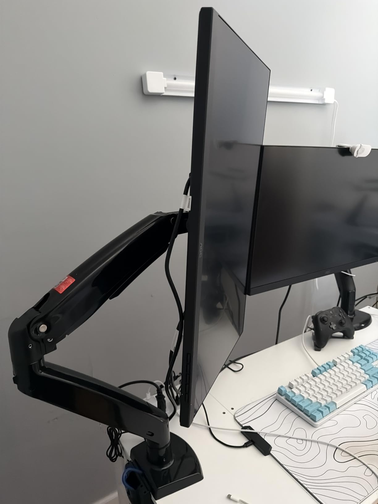 ErGear Single Monitor Arm, Fully Adjustable Monitor Mount for 13-34 Inch Screens, Fast Install Computer Monitor Stand with Tool-Free VESA Mount, Cable Management, Holds 19.8 lbs, Max VESA 100x100mm customer photo 2