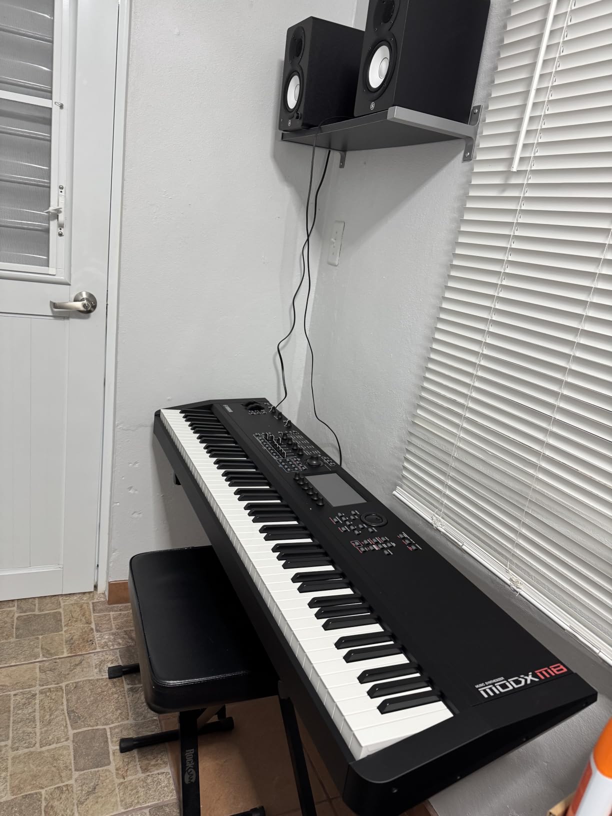 Yamaha 88-Key Music Synthesizer, Graded Hammer Action, Realistic Feel, Performance Focused for Next Generation Sound Exploration, Expressive Control and Optimized Workflow MODX M8 customer photo 1