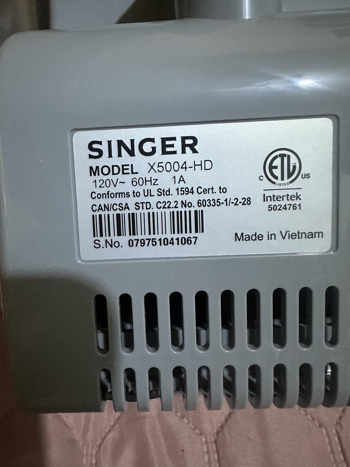 SINGER HD0500S Heavy Duty Serger Overlock Machine, 2-3-4 Thread, Black, 6 stitches, 1300 stitches/min, LED light, free arm, adjustable differential feed, metal frame, for home decor customer photo 2