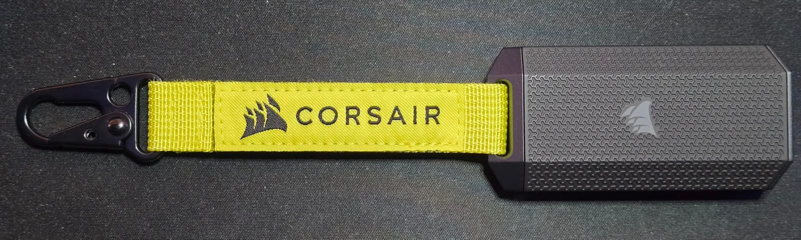 Corsair EX400U Survivor 1TB USB4 External SSD - Up to 4000 MB/s, IP55 Rugged Drive, Plug & Play for PC, Mac & iPad - Black customer photo 2