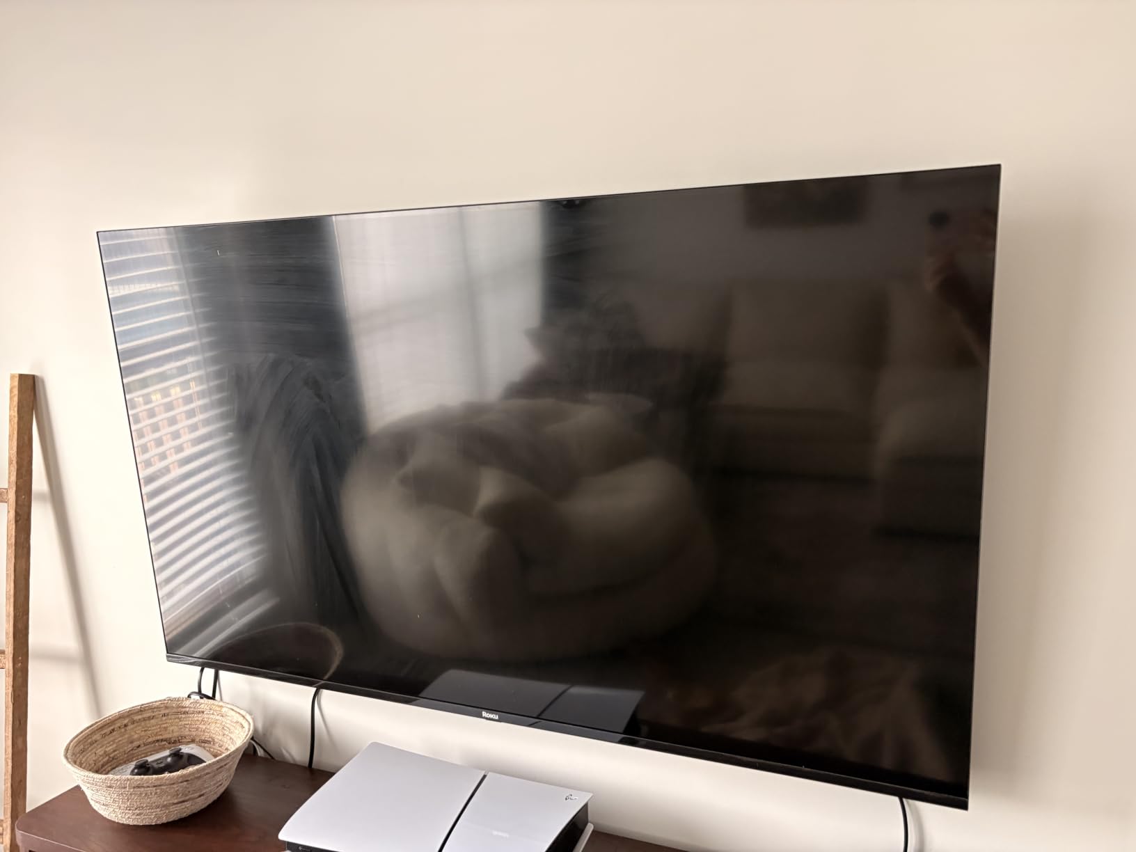 Roku Smart TV 2026 - 55-Inch Select Series, 4K QLED TV - Roku TV with Voice Remote - Flat Screen QLED Television with Wi-Fi for Streaming Live Local News, Sports, & Movies - Bluetooth Headphone Mode customer photo 2