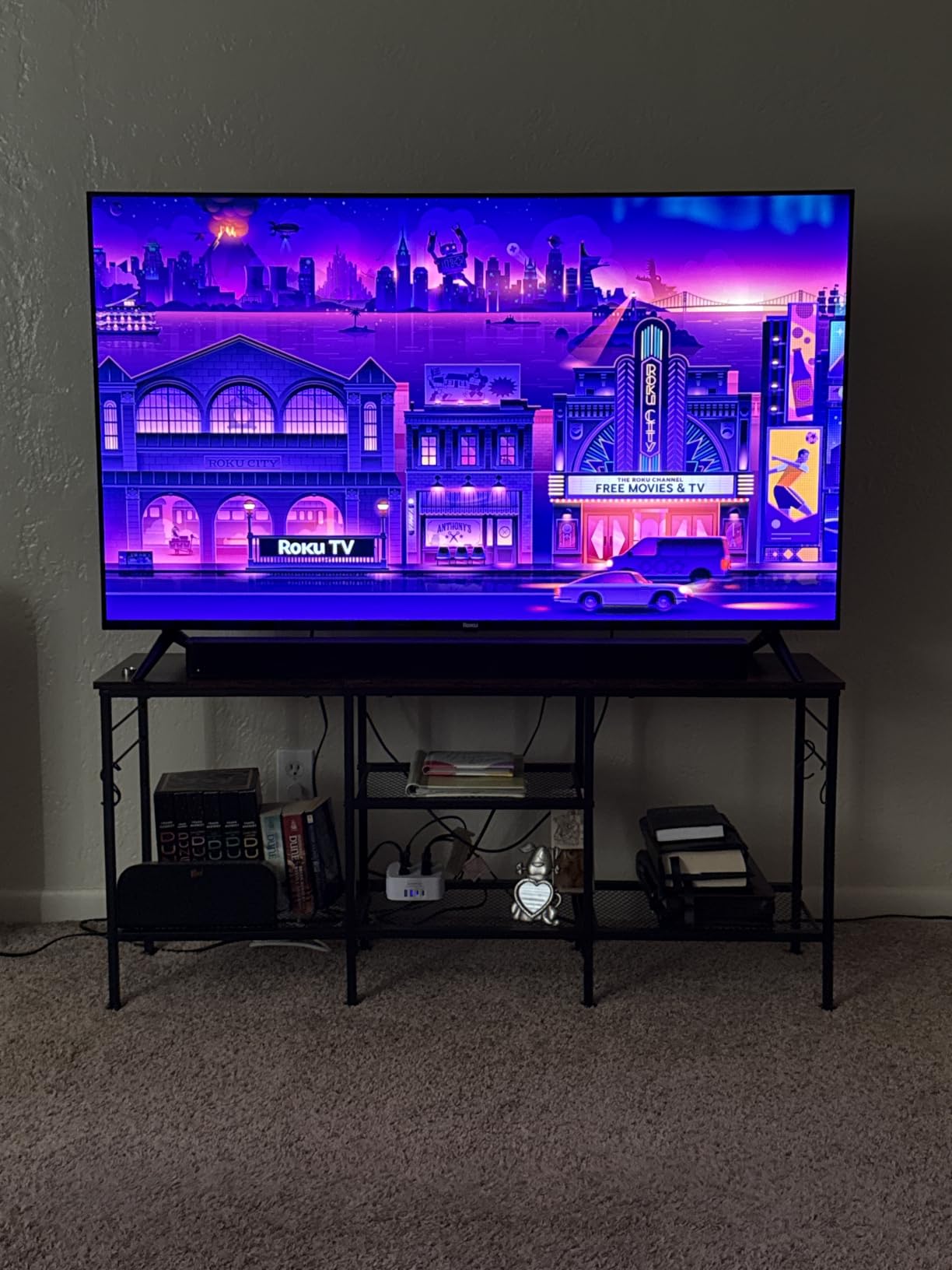 Roku 50-Inch Select Series Smart TV 2026-4K QLED TV - Roku TV | Flat Screen QLED Television with Voice Remote, Wi-Fi & Bluetooth Headphone Mode customer photo 2