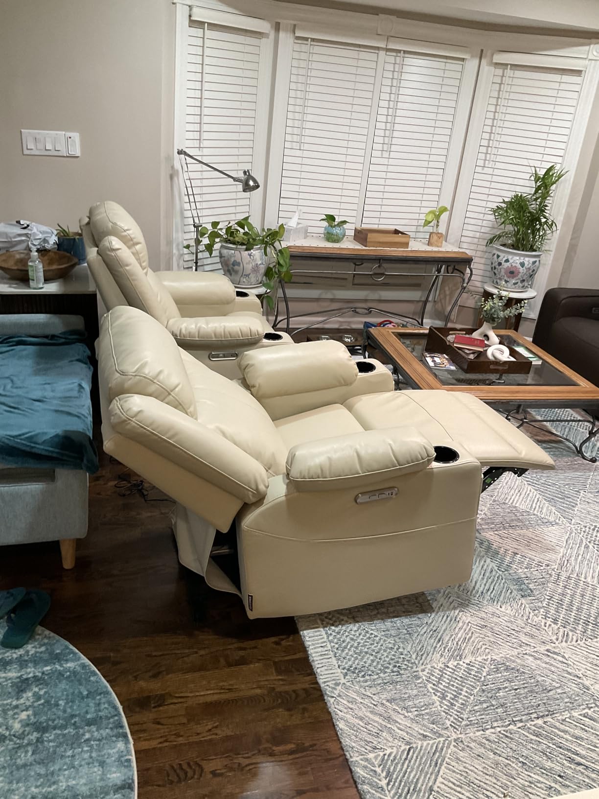 EONIX Zero Clearance Wall Hugger Power Recliner, Small, Cream White | Recliner Chair for Adults, USB/Type-C Charging Ports, Electric Reclining Chair for Living Room, RV customer photo 2