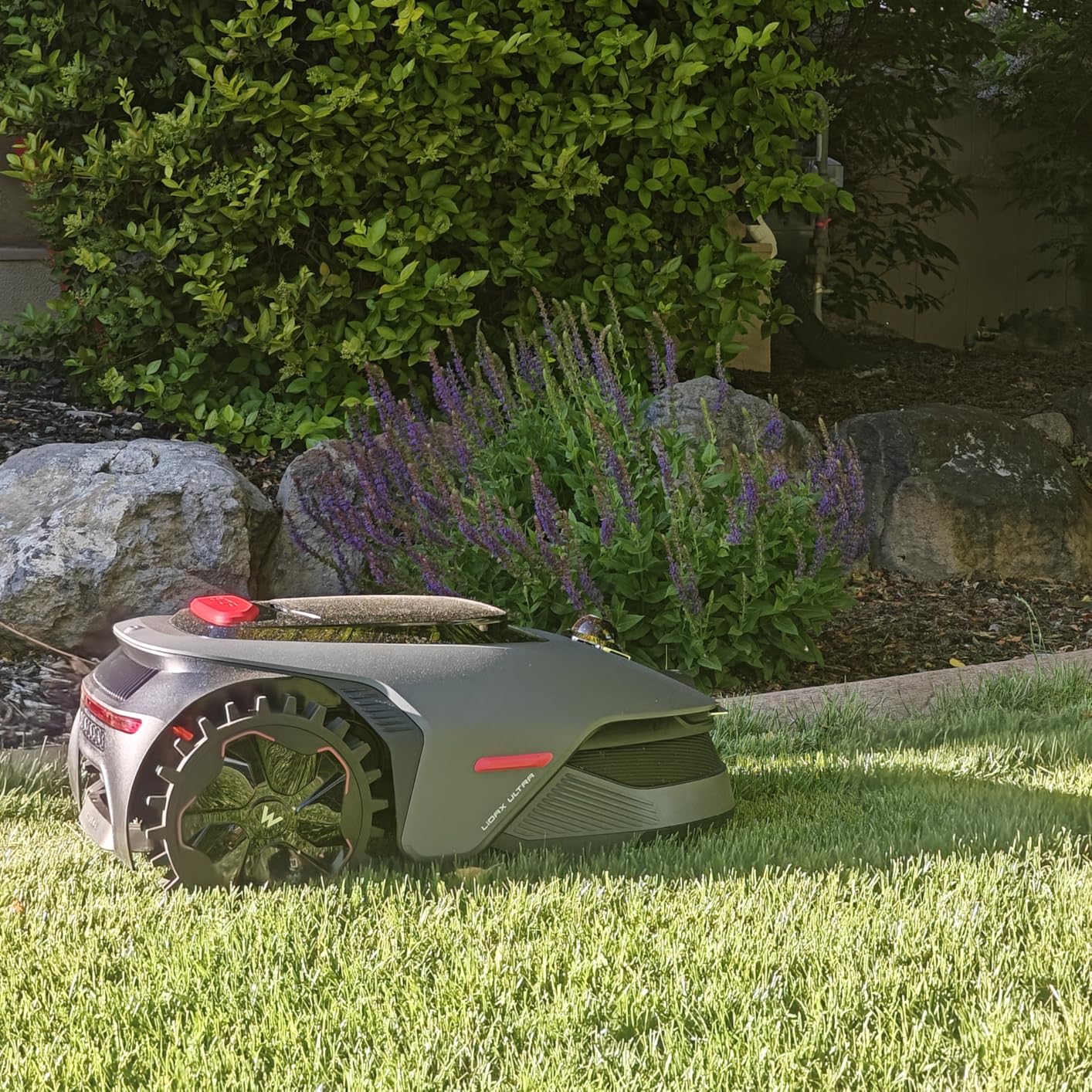 MOVA LiDAX Ultra 1000 Robot Lawn Mower Wire Free for 1/4 Acre, RTK-Free+360 Degree 3D LiDAR+AI Vision Auto Mapping, Zero-Edge Cutting, Cutting Height 1.2-3.9 in, 45% Slope customer photo 1
