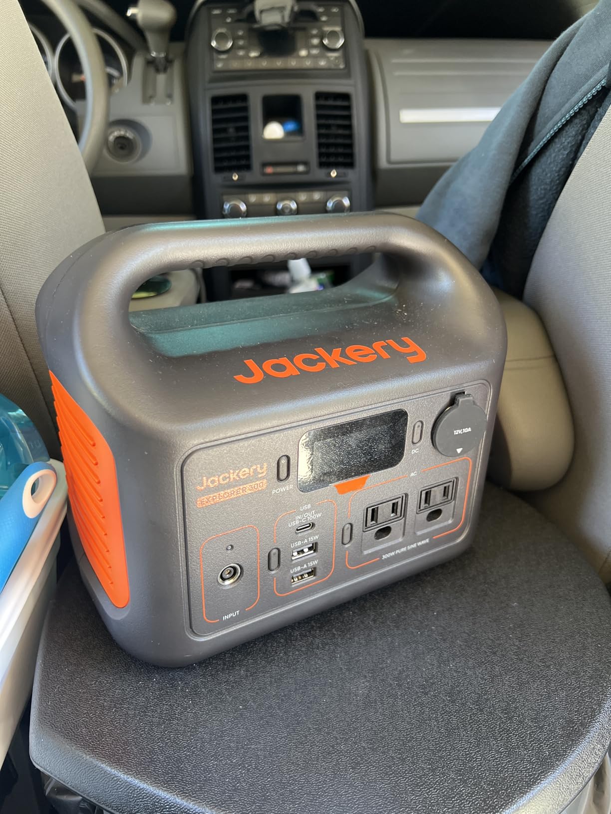 Jackery Solar Generator 300 and 40W Solar Panel,292Wh,300W AC | Pure Sine Wave AC Outlet, for RV, Outdoors, Camping, Travel, Blackout customer photo 2