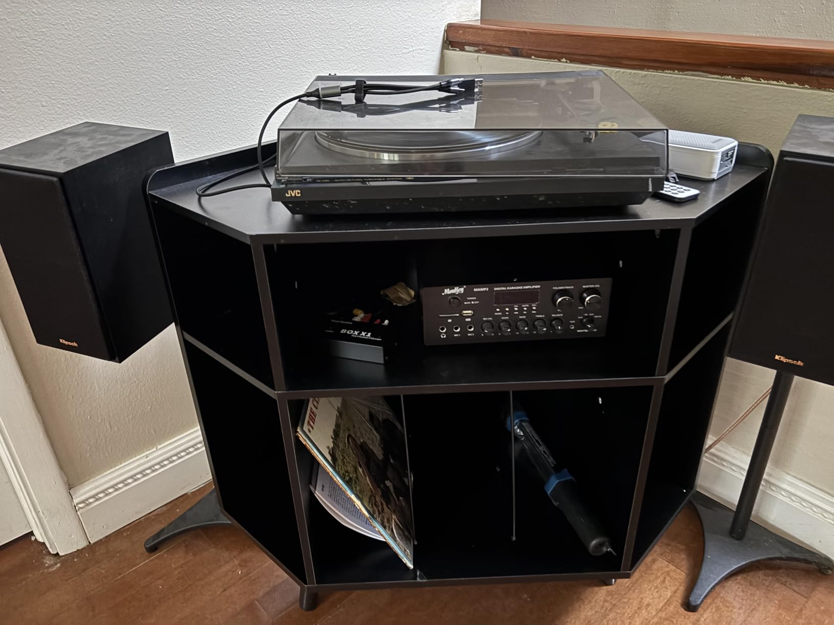 Corner Record Player Stand with Charging Station & USB Ports, 3 Tier Mid Century Modern Vinyl Record Storage Cabinet, Wood Turntable Stand for Music Room, Living Room, Small Space (Walnut) customer photo 1