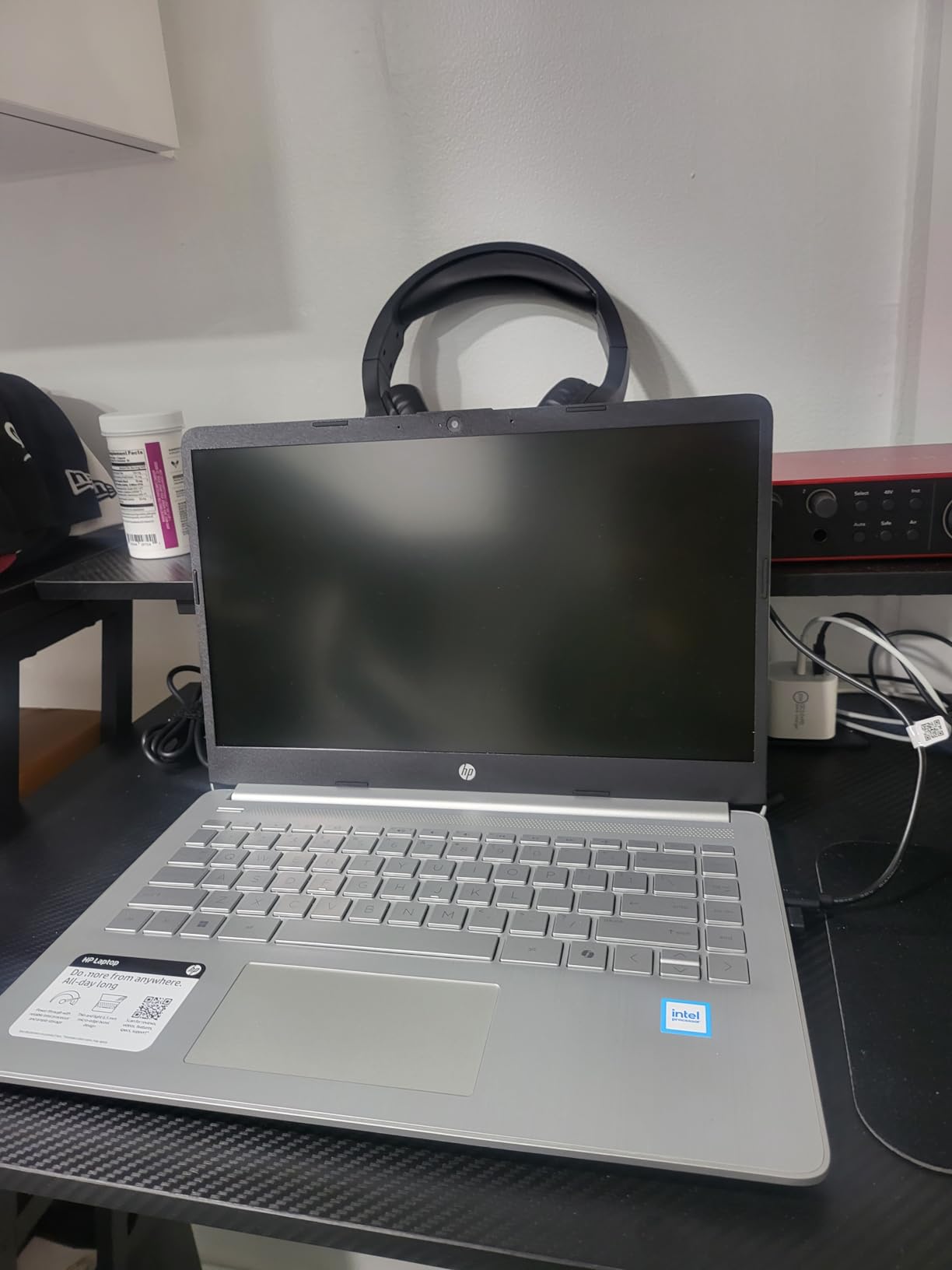 HP 14-inch Ultra Light Laptop W/1 Year Office 365 & AI-Copilot, Intel Processor N150, 16GB RAM, 416GB Storage (128GB UFS + 288GB Docking Set), HD Camera, Long Battery Life, Wi-Fi 6, Win 11s, Green customer photo 2