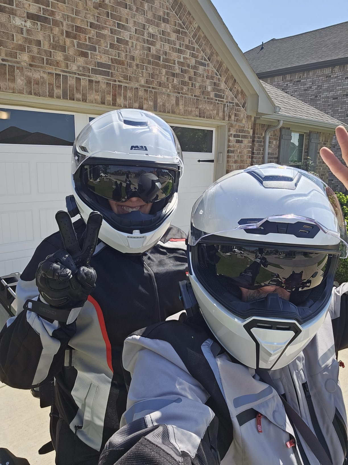 ASMAX F1s Motorcycle Bluetooth Headset with Smart Voice Control, 2 Pack | 10-Rider Mesh Helmet Intercom, 50 Riders via APP, OTA Updates, Music Share, EQ Mode, IP67 Waterproof, 5mi Communication Range customer photo 2