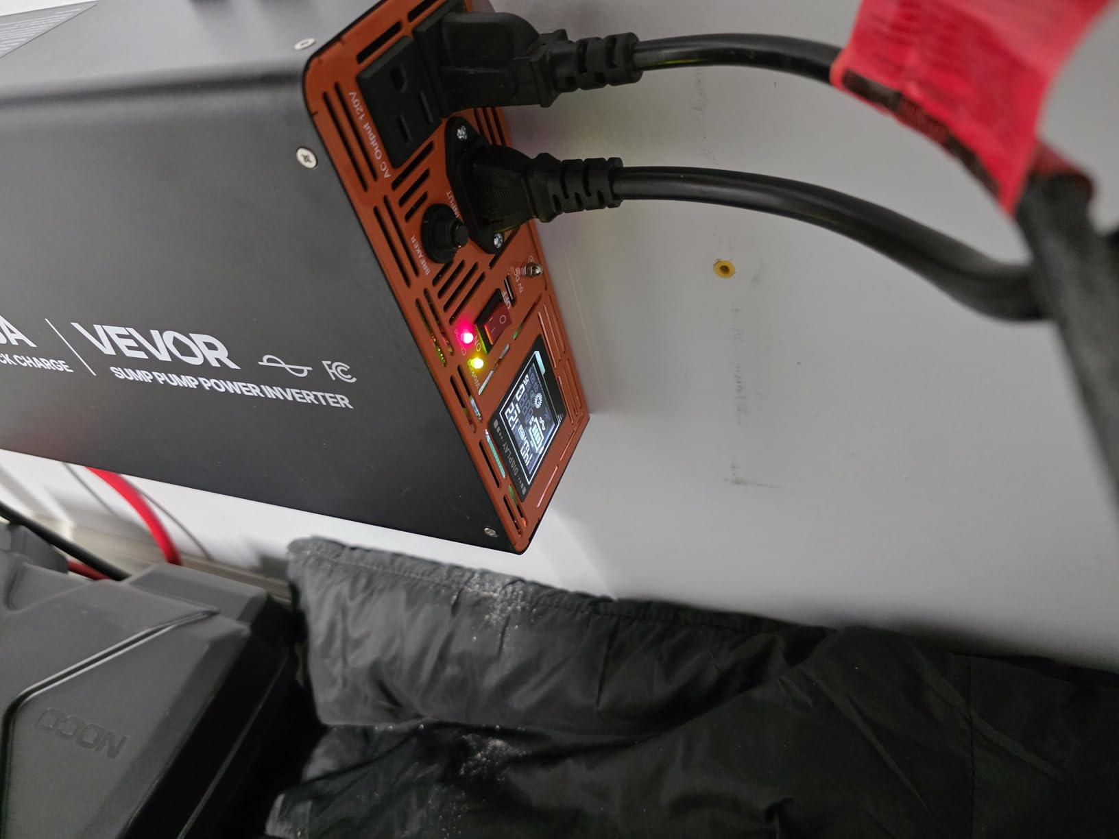 VEVOR 2500W Sump Pump Battery Backup System, LCD Display, Auto Switches to Battery Inverter Power for Sump Pump, Pure Sine Wave, for Basement Protection Emergency and Power Outage, Battery Not Include customer photo 2