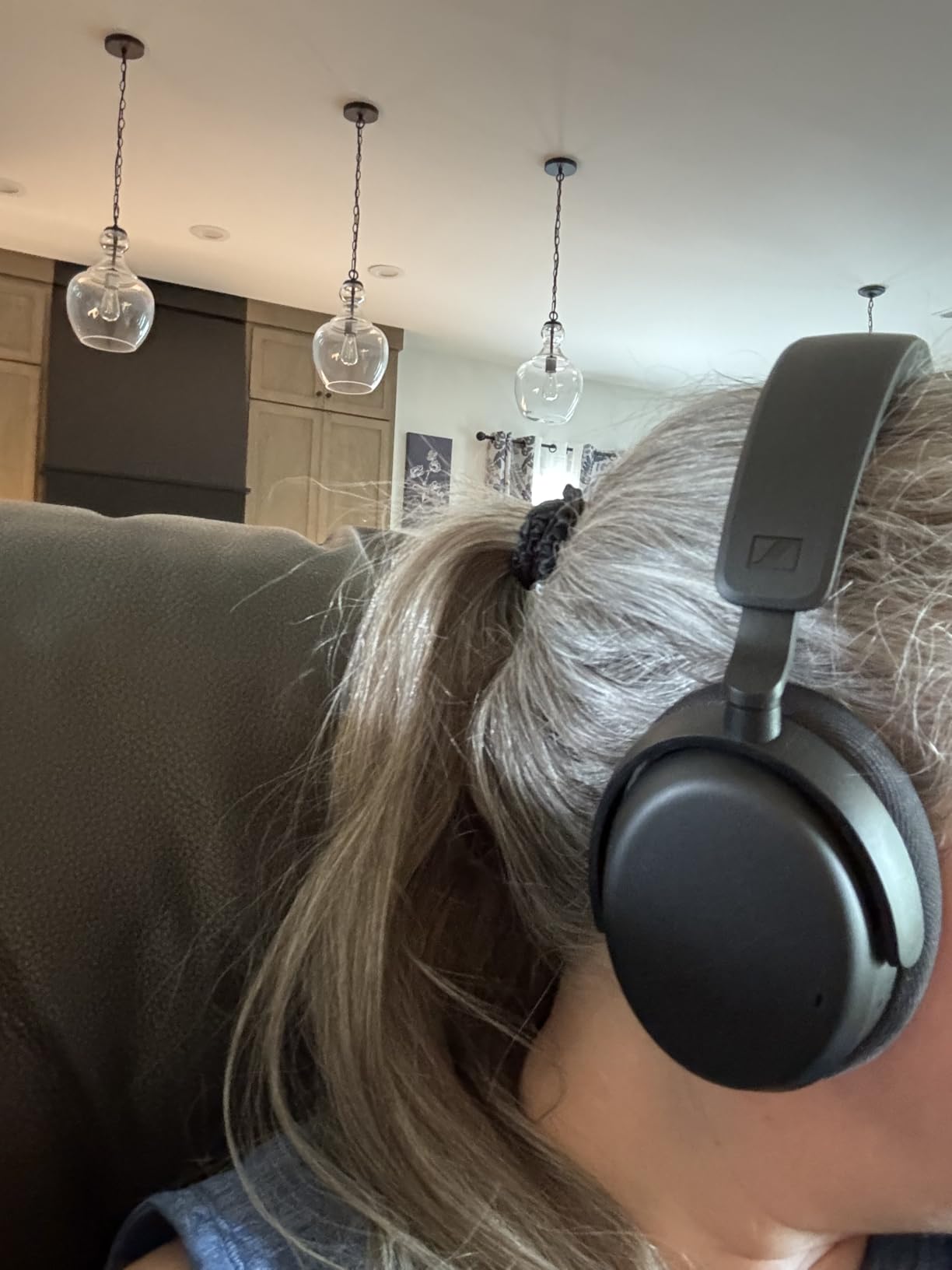 Sennheiser RS 255 TV Headphones - Bluetooth Headphones and Transmitter Bundle - Low Latency Wireless Headphones with Virtual Surround Sound, Speech Clarity and Auracast Technology - 50 h Battery customer photo 1