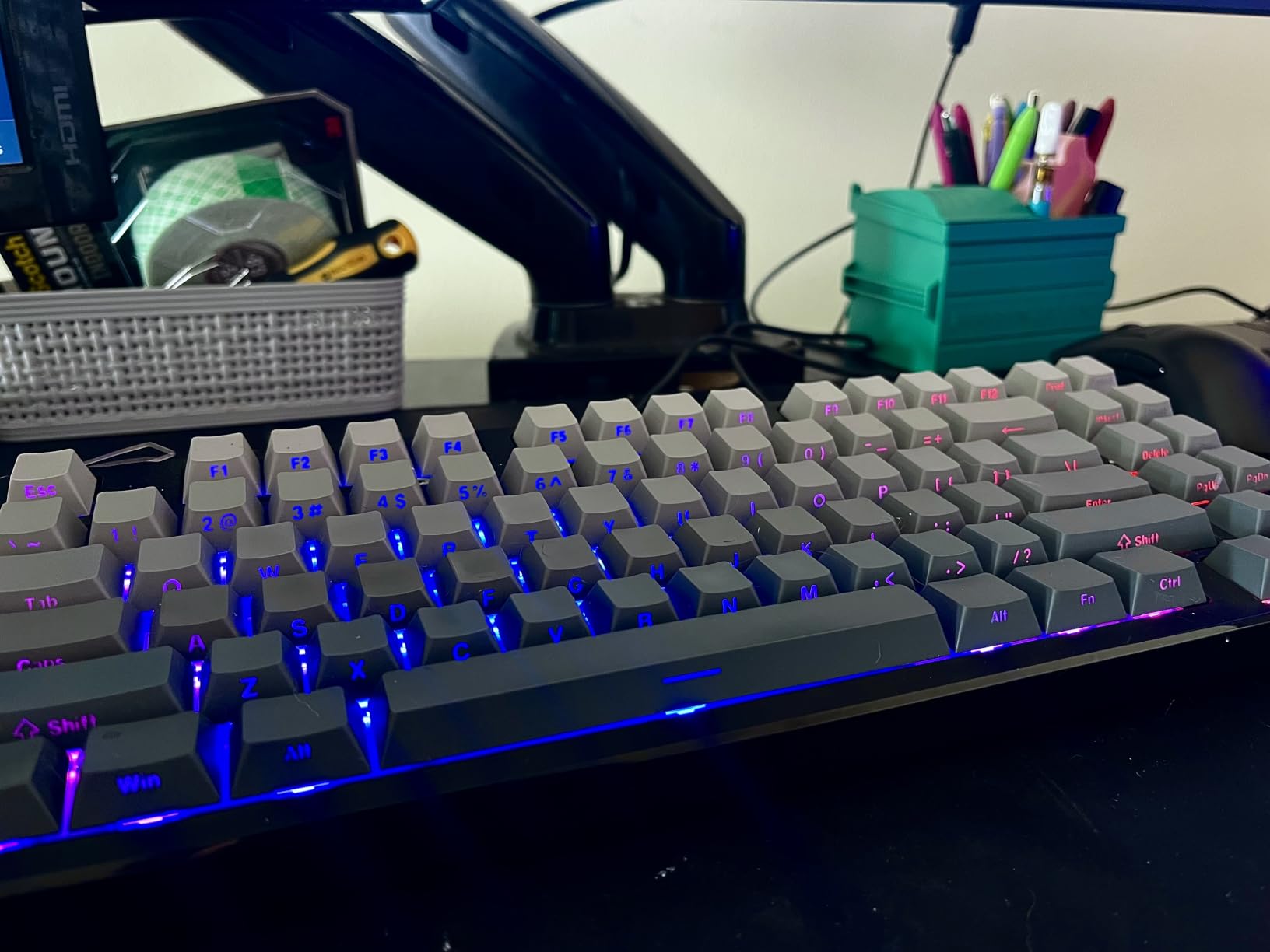 Kisnt KN85 Wireless Silent Mechanical Keyboard, 75% Layout, Bluetooth/2.4GHz/USB-C, Custom RGB Backlit, Hot Swappable, Quiet Typing for Windows/Mac/PC (Berry Red) customer photo 1