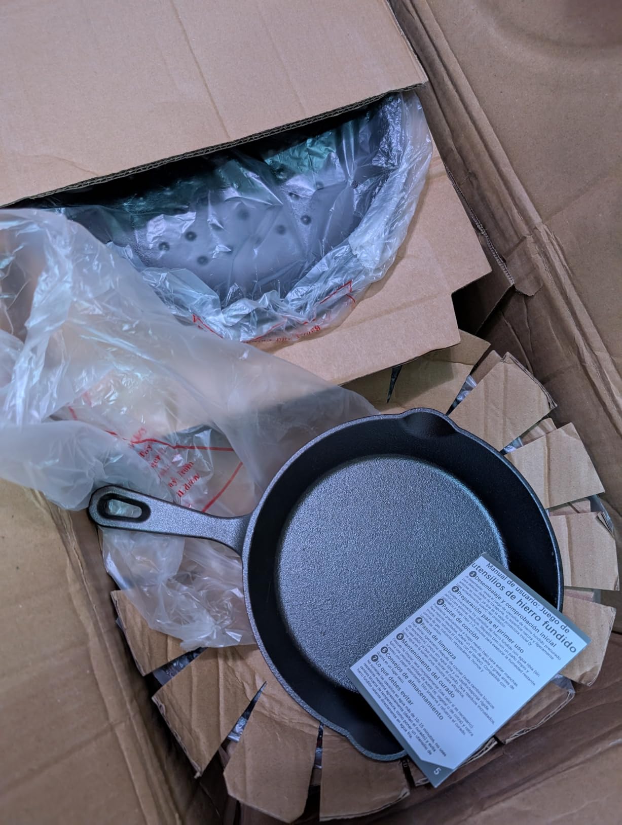 6 Piece Pre-Seasoned Cast Iron Cookware Set - Incl. 5QT Dutch Oven with Lid, 8'' and 10.25'' Cast Iron Skillets, 10.5'' Round Griddle, and a Square Grill Pan for Kitchen, Stovetop, & Camping customer photo 1