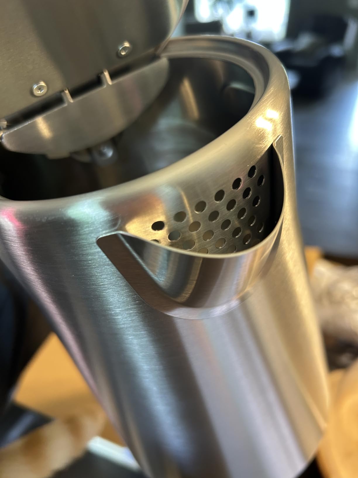 Cosori Stainless Steel Electric Kettle with Temperature Control, 1.7L | No Plastic Contact with Water, 5 Presets, ±5°F Temp Control, 60-Min Keep Warm, Dual Lid Opening, Tea, Coffee & Hot Water customer photo 2