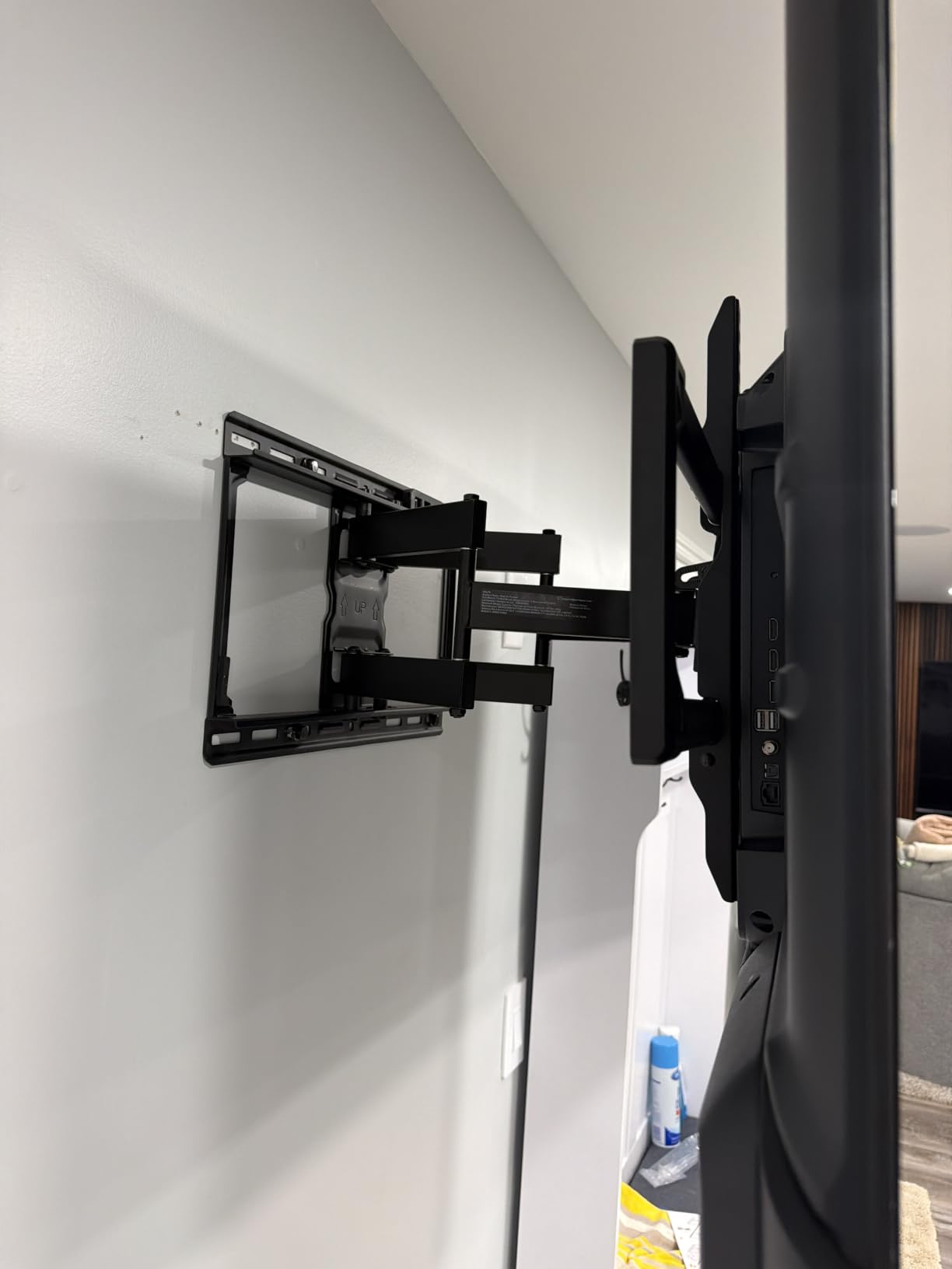 Perlegear Large Full Motion TV Wall Mount for 55-120 inch TVs up to 220 lbs customer photo 1