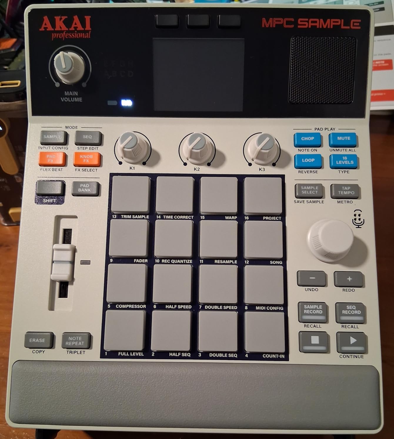 Akai Professional MPC Sample Portable Sampler | Standalone, Rechargeable Battery, USB-C, Speaker, Microphone, for Sampling, Sequencing and Music Production customer photo 1