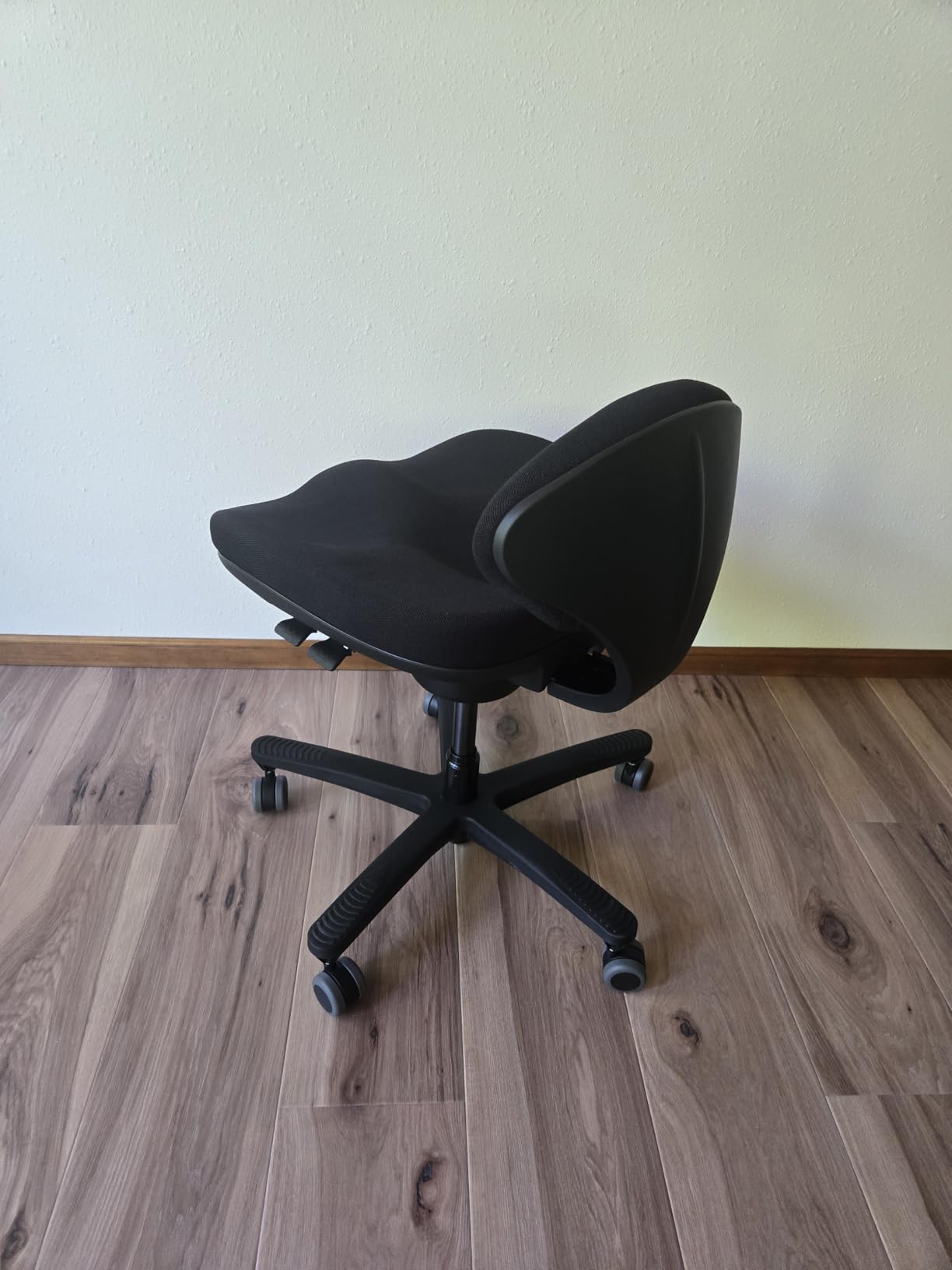 Vari Balance Stool for Standing Desk - Ergonomic Active Sitting for Home Office - Adjustable Height 22