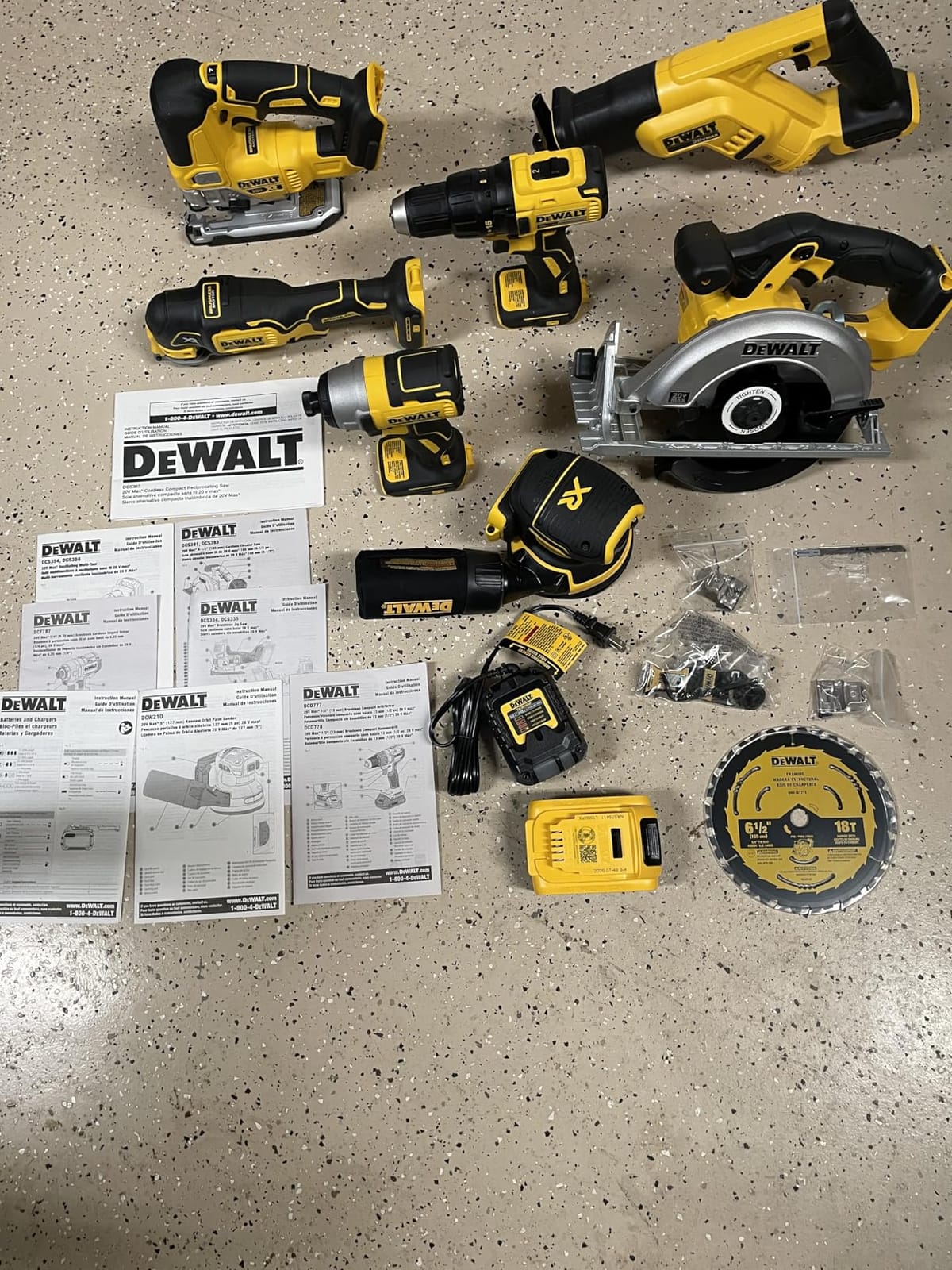 DEWALT 20V MAX 7-Tool Combo Kit, Includes Cordless Drill, Impact Driver, Reciprocating Saw, Circular Saw, Oscillating Tool, Random Orbital Sander, Jigsaw, 5Ah Battery and Charger (DCK751P1) customer photo 1