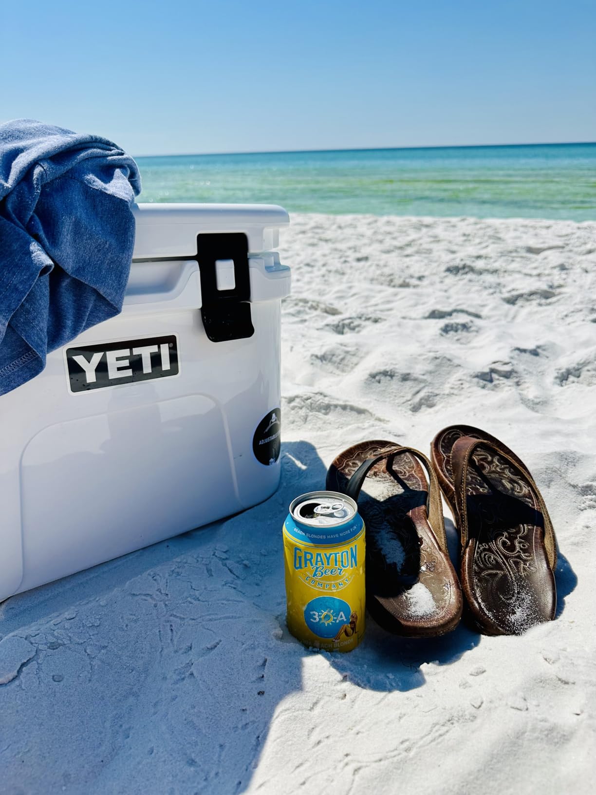 YETI Roadie 15 Hard Cooler with DoubleDuty Shoulder Strap | Compact, Durable, and Portable Insulated Ice Chest, Keeps Ice All Day, Fits 22 cans (only) or 16 lbs of ice (only) customer photo 1