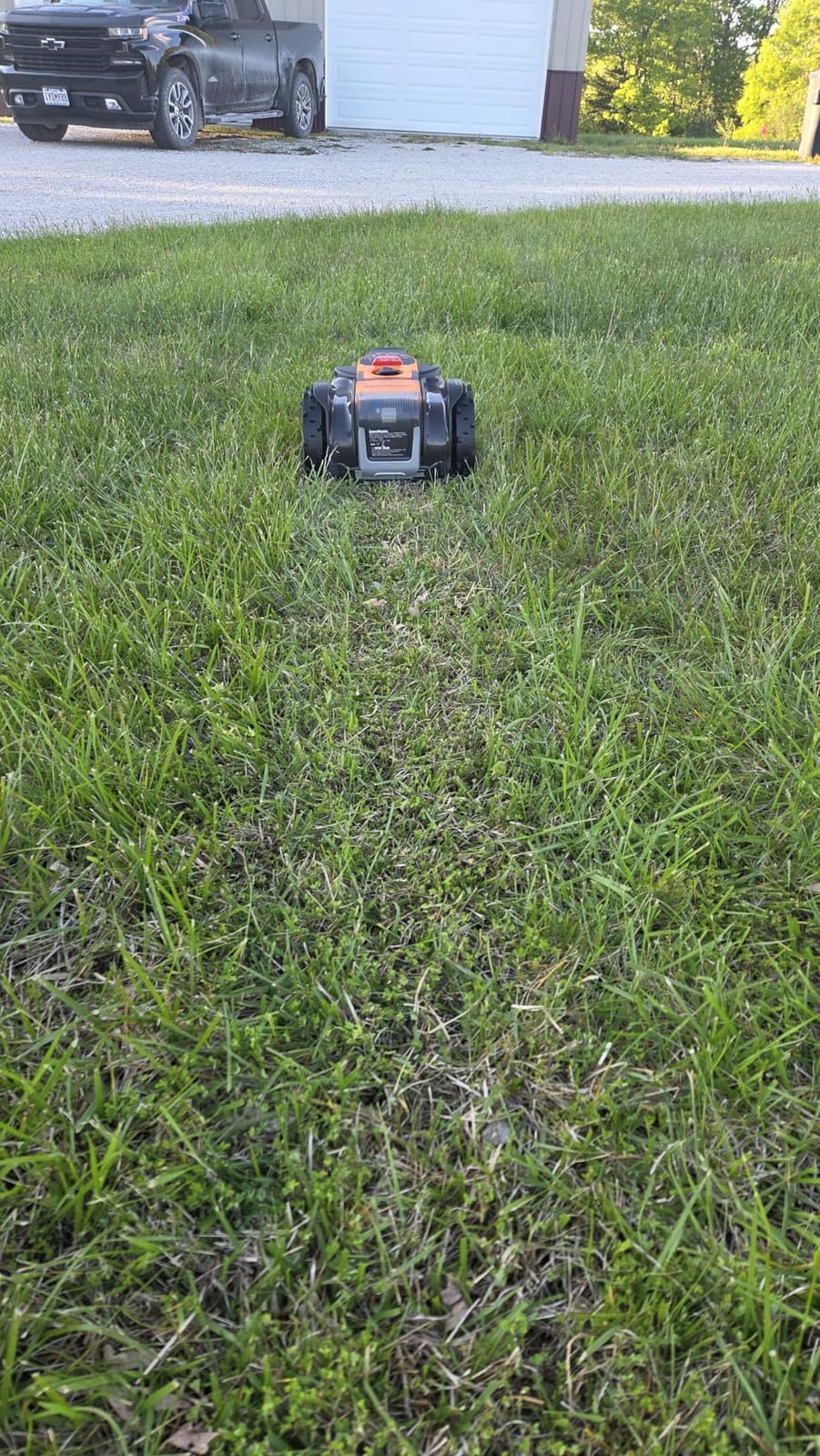 LawnMaster OcuMow 400 Series Robot Lawn Mower with Optical Navigation & Systematic Cutting - VBRM601YCM AD customer photo 2