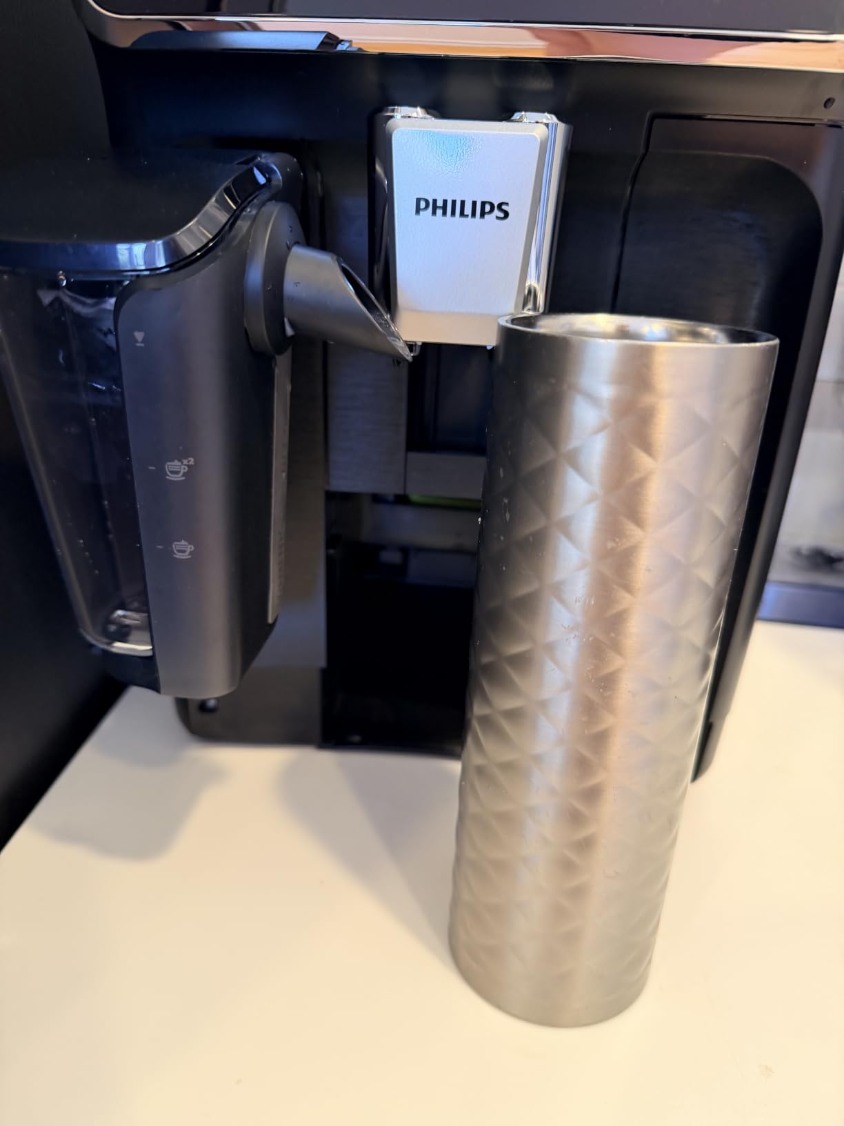 PHILIPS 2300 Series Fully Automatic Espresso Machine, LatteGo Milk System | 3 Coffee Pre-Sets, ceramic grinder, customizable coffee strength & cup size, hot water, 15-bar pressure (EP2330/14) customer photo 1