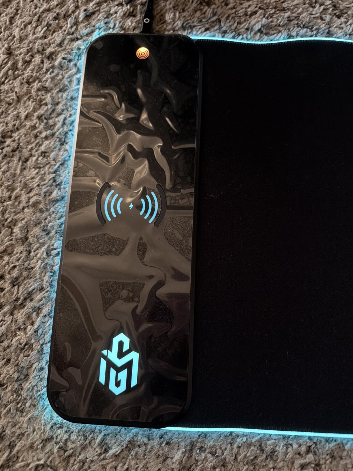 TARKARI Mouse Pad Gaming Wireless Charging, 800x300x4mm, Black | Supports wireless charging for smartphones and earbuds, features 10 RGB lighting modes. Dimensions: 31.5