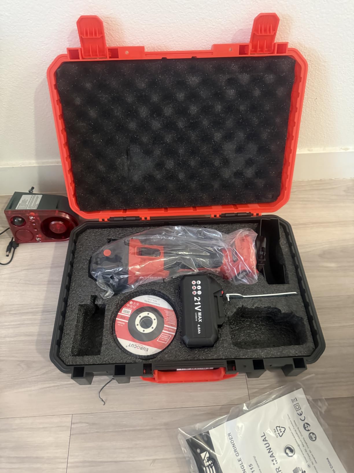 AOBEN 21V Cordless Angle Grinder 4-1/2 Inch, Power Brushless Cut Off Tool Kit, with 180 Rotating Body, Paddle Switch, 2x4.0Ah Battery & Charger, for Metal Cutting, Grinding, Polishing customer photo 1