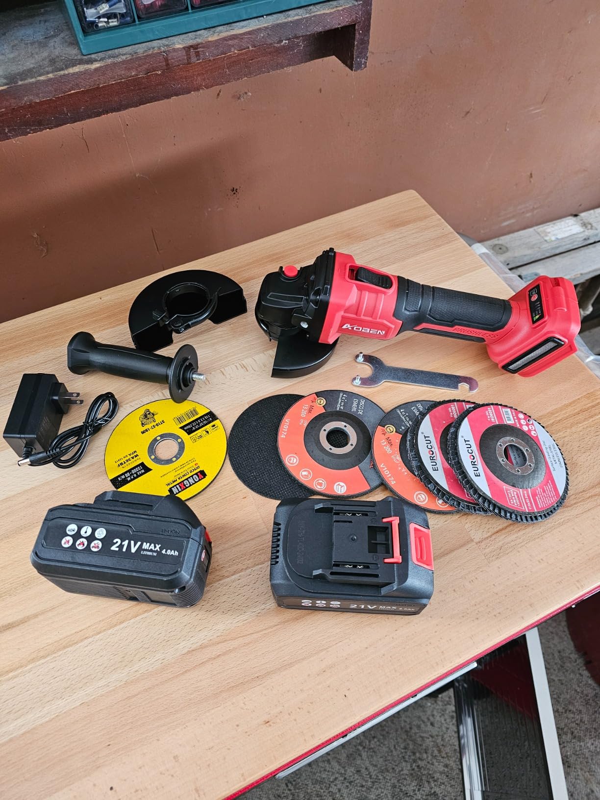 AOBEN 21V Cordless Angle Grinder 4-1/2 Inch, Power Brushless Cut Off Tool Kit, with 180 Rotating Body, Paddle Switch, 2x4.0Ah Battery & Charger, for Metal Cutting, Grinding, Polishing customer photo 2