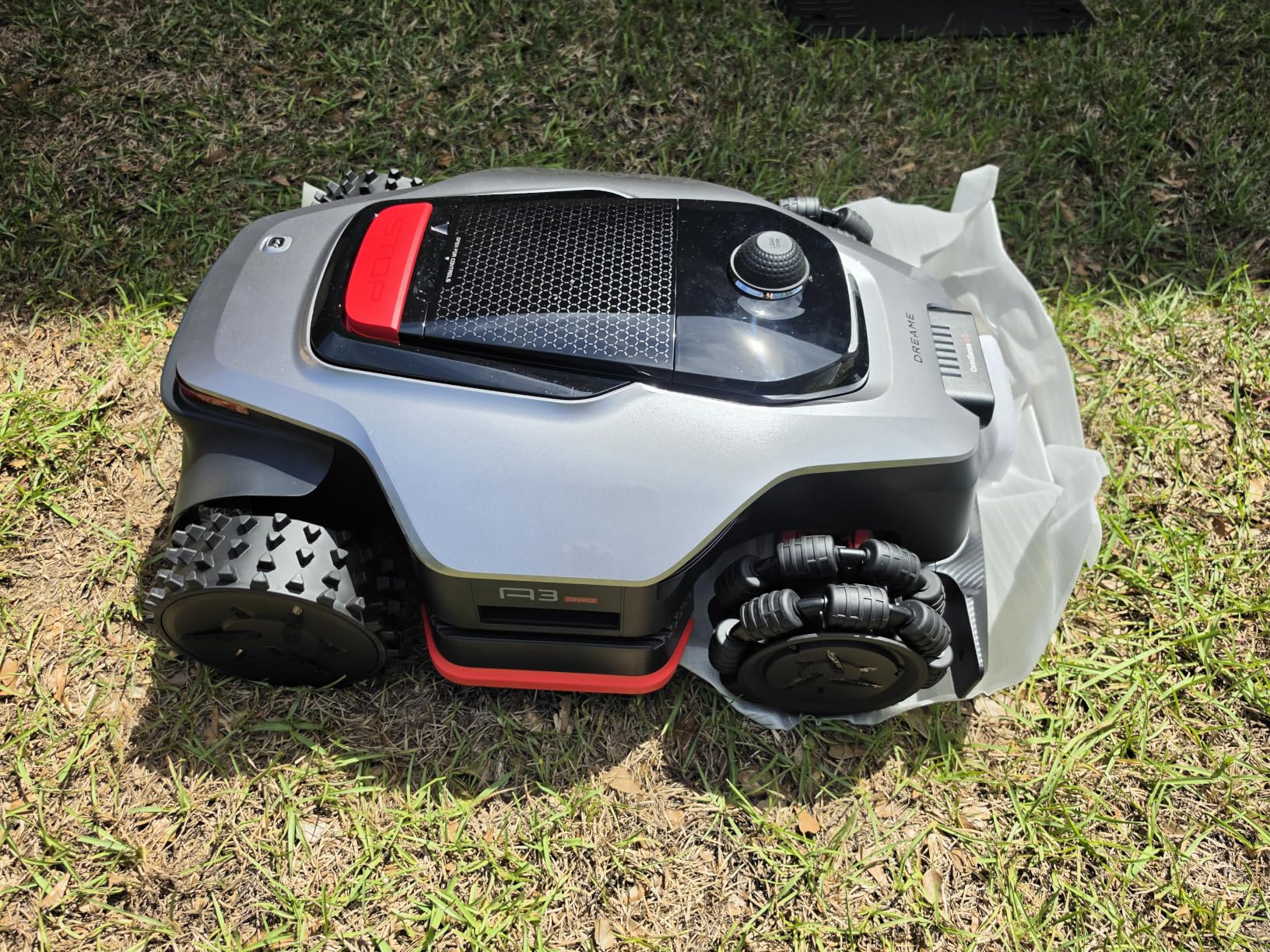 DREAME A3 AWD 1000 Robot Lawn Mower, 360 Degree 3D LiDAR & AI Dual Vision Smart Robotic Mower for 0.25 Acre, 80% Slopes & 45min Fast Charge, All-Terrain Wire-Free customer photo 1