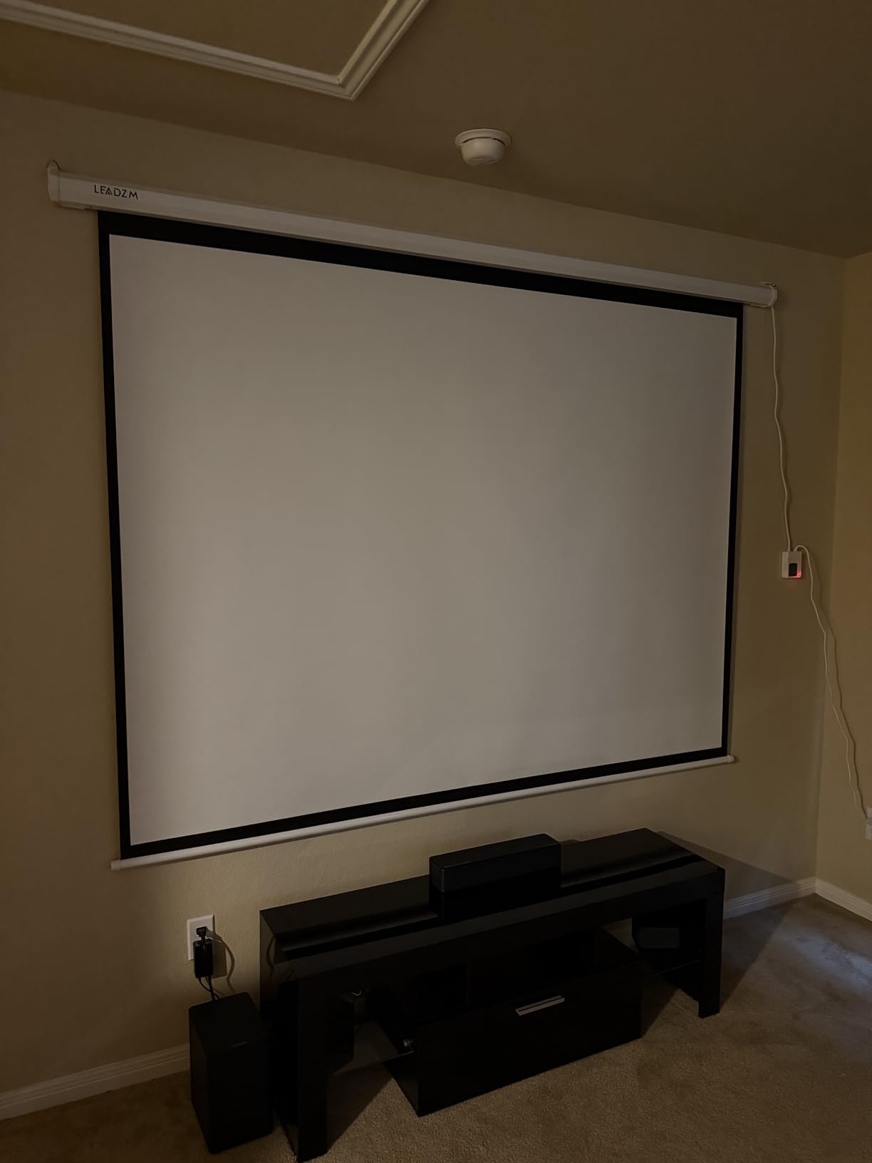 Motorized Projector Screen with Remote Control, No Wrinkles, Without Dents, HD Screen, for Home Theater Office Classroom TV Usage (84in 16:9) customer photo 1