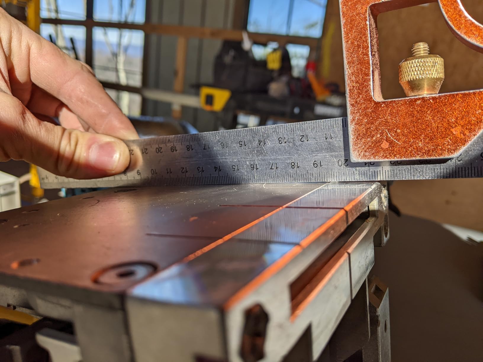 DEWALT Biscuit Joiner, 6.5 Amp, 10,000 RPM, Retractable 45 Degree Notch, for Depth Spots (DW682K) customer photo 2