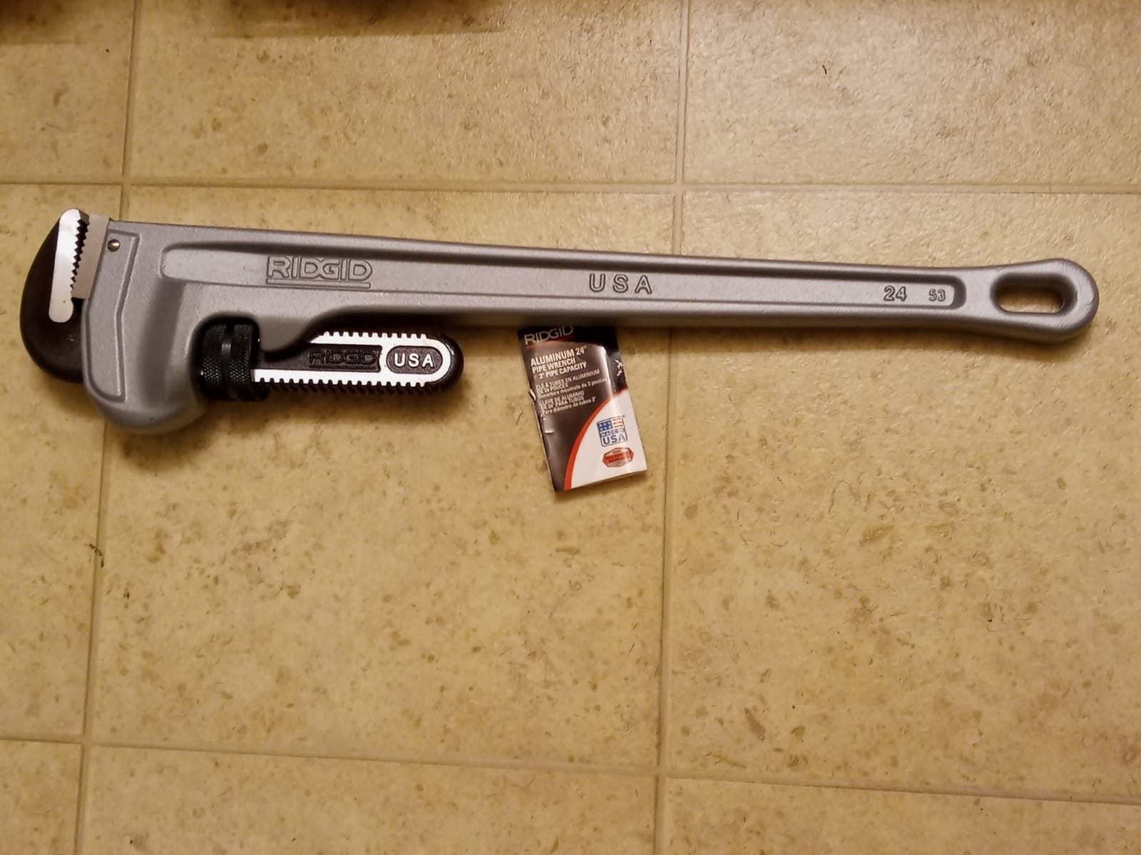 RIDGID 31105 Model 824 Aluminum Straight Pipe Wrench, 24-inch Plumbing Wrench, grey customer photo 2