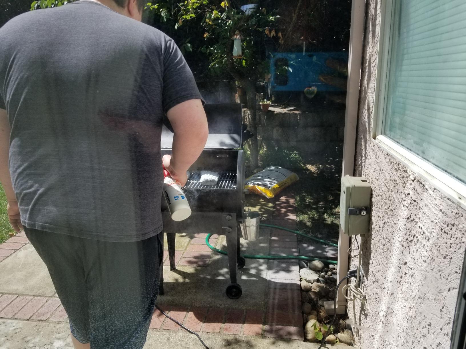 First Alert Fire Extinguisher, Standard Kitchen Use customer photo 1