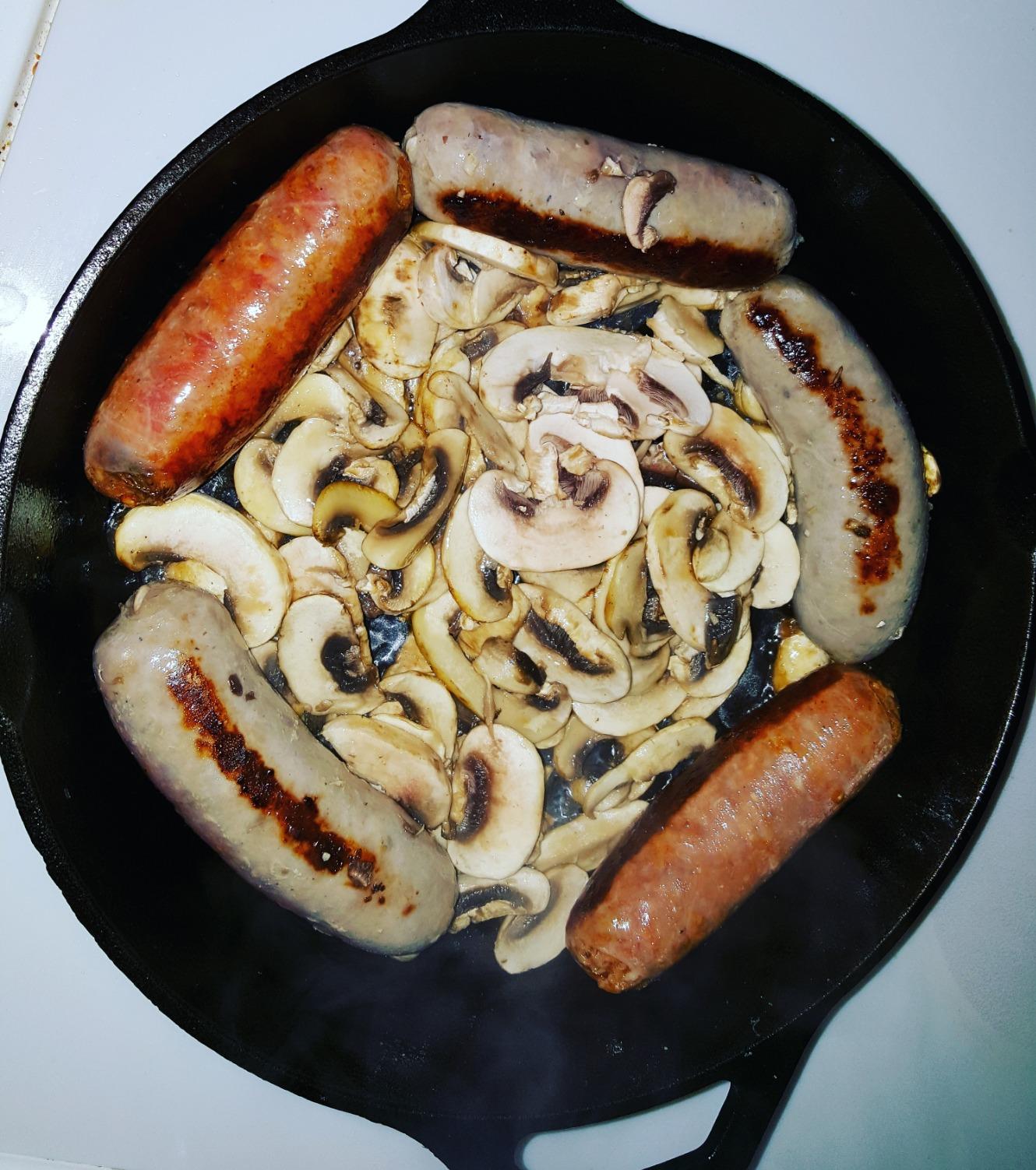Lodge Pre-Seasoned Cast Iron Skillet, PFAS-Free, 12 Inches | Non-Toxic & Naturally Non-Stick Cast Iron Pan, Made in USA customer photo 2