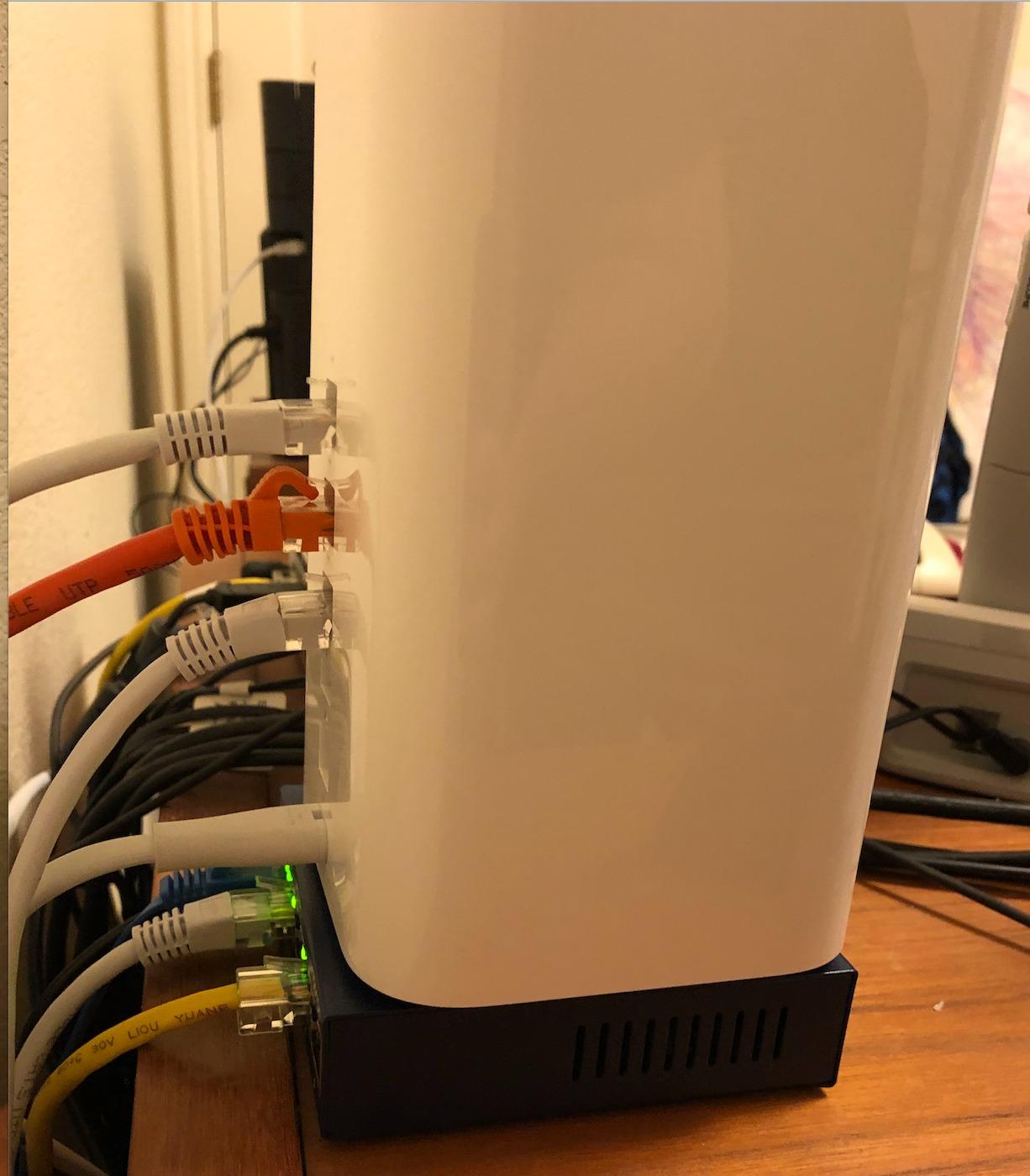 NETGEAR 5-Port Gigabit Ethernet Unmanaged Network Switch (GS105NA) customer photo 1