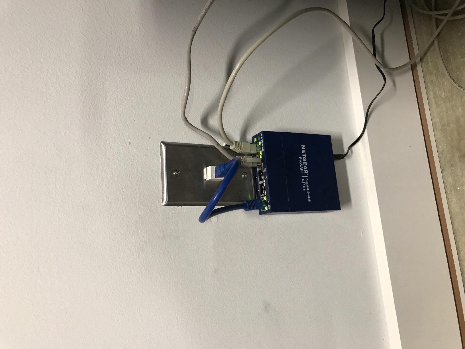 NETGEAR 5-Port Gigabit Ethernet Unmanaged Network Switch (GS105NA) customer photo 2