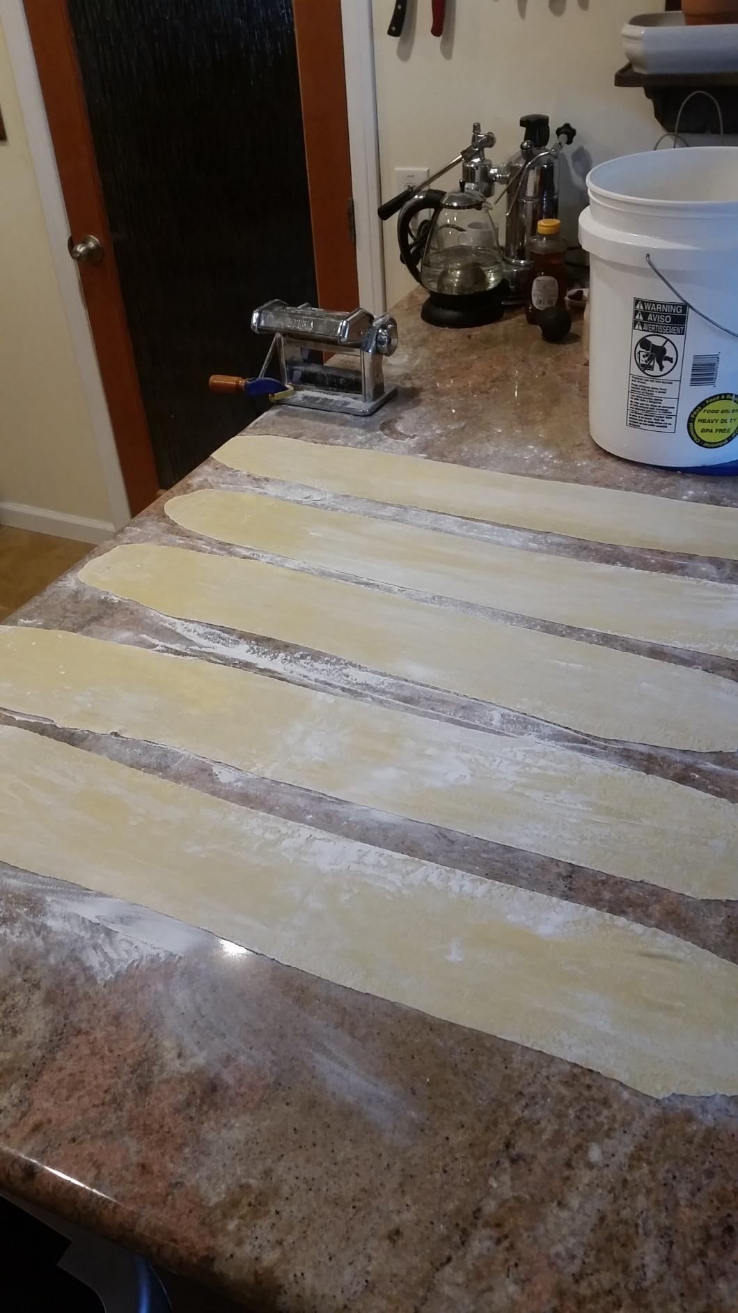 Imperia IPasta Classic Line. Pasta Machine 100% Made in Italy. Fresh pasta machine in steel. Manual roller with crank. Creates dough sheets for Lasagne, Tagliolini, Fettuccine. customer photo 1