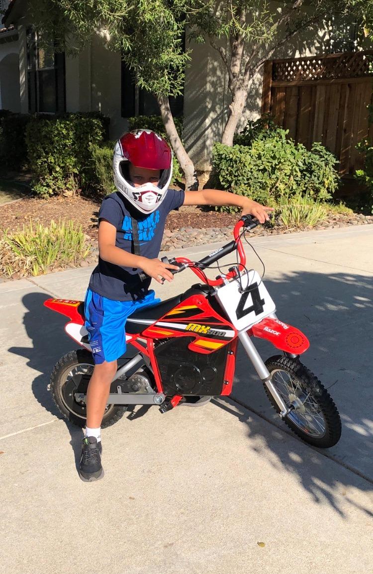 Razor MX500 Dirt Rocket Bike Electric Ride-On for Teens Ages 14+, 175 Pounds Max Weight, Red – 36-Volt Battery, up to 15 Mph, 40-Minute Run Time, Twist-Grip Throttle, Pneumatic Tires customer photo 2