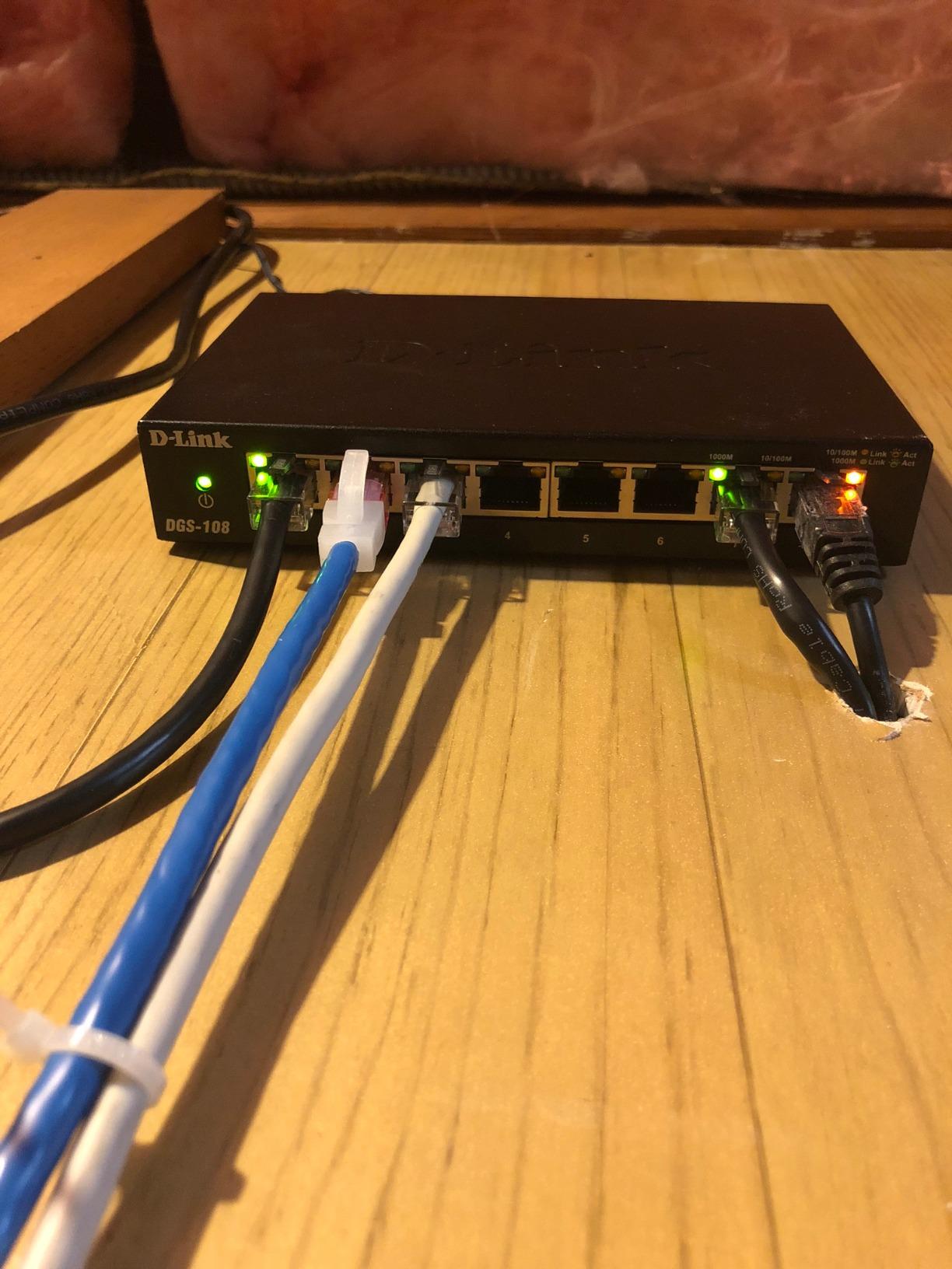 D-Link DGS-108, 8 Port Gigabit Ethernet Switch Unmanaged, Network Splitter, Silent Fanless, Network Hub, Sturdy Metal with Shielded Ports, Compact Desktop/Wall Mount, QoS, Energy Saving, Plug and Play customer photo 2