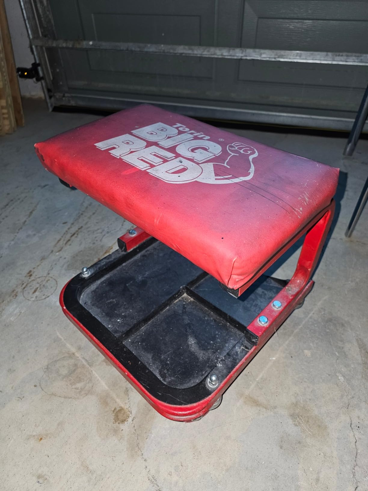 Torin TR6300 Red Rolling Creeper Garage/Shop Seat: Padded Mechanic Stool with Tool Tray Large customer photo 1