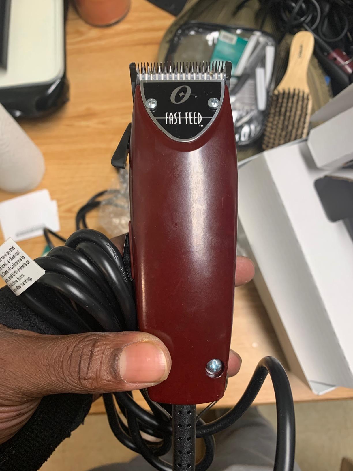 Oster Professional Fast Feed Adjustable Pivot Motor Clippers - Professional Hair Clippers for Men & Barbers - Whisper Quiet & Built for Seamless Length Changes - Includes 3 Comb Guides, Guard & More customer photo 1