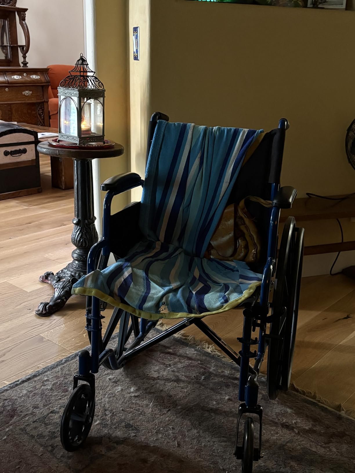Drive Medical Blue Streak Lightweight Wheelchair, Footrests, 18