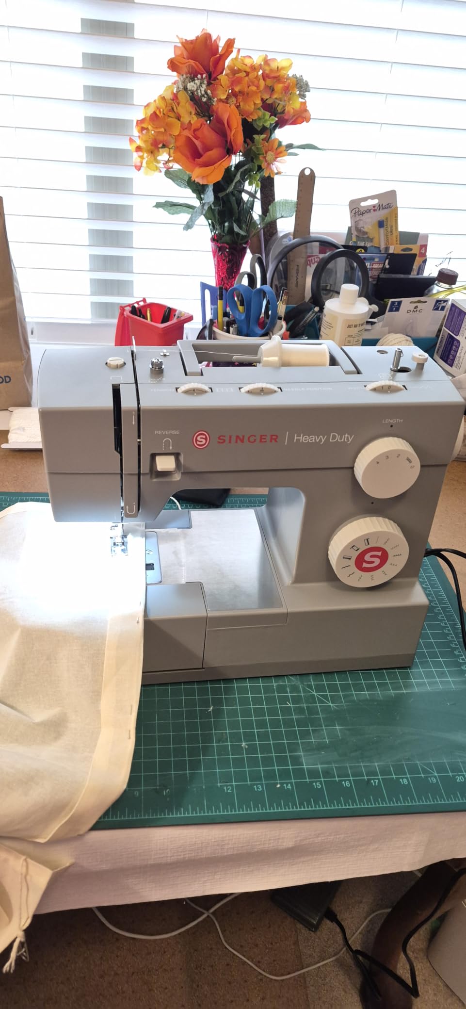 SINGER 4411 Heavy Duty Sewing Machine, 11 Stitches, Metal Frame, 1100 Stitches/Min customer photo 2