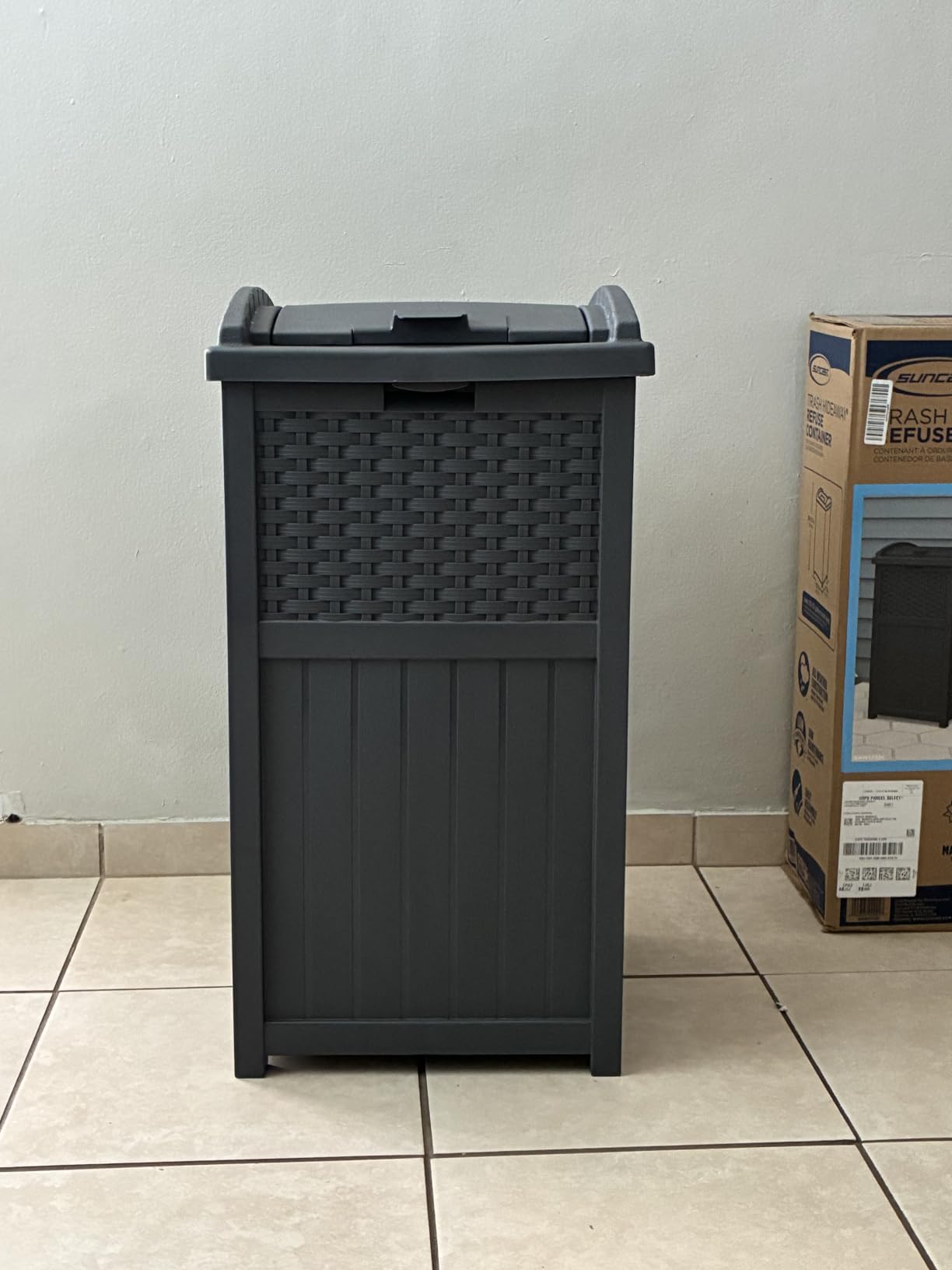 Suncast 33 Gallon Commercial Outdoor Trashcan Hideaway with Lid for 30 to 33 Gallon Trash Bags for Garage, Backyard, or Garden, Brown customer photo 1