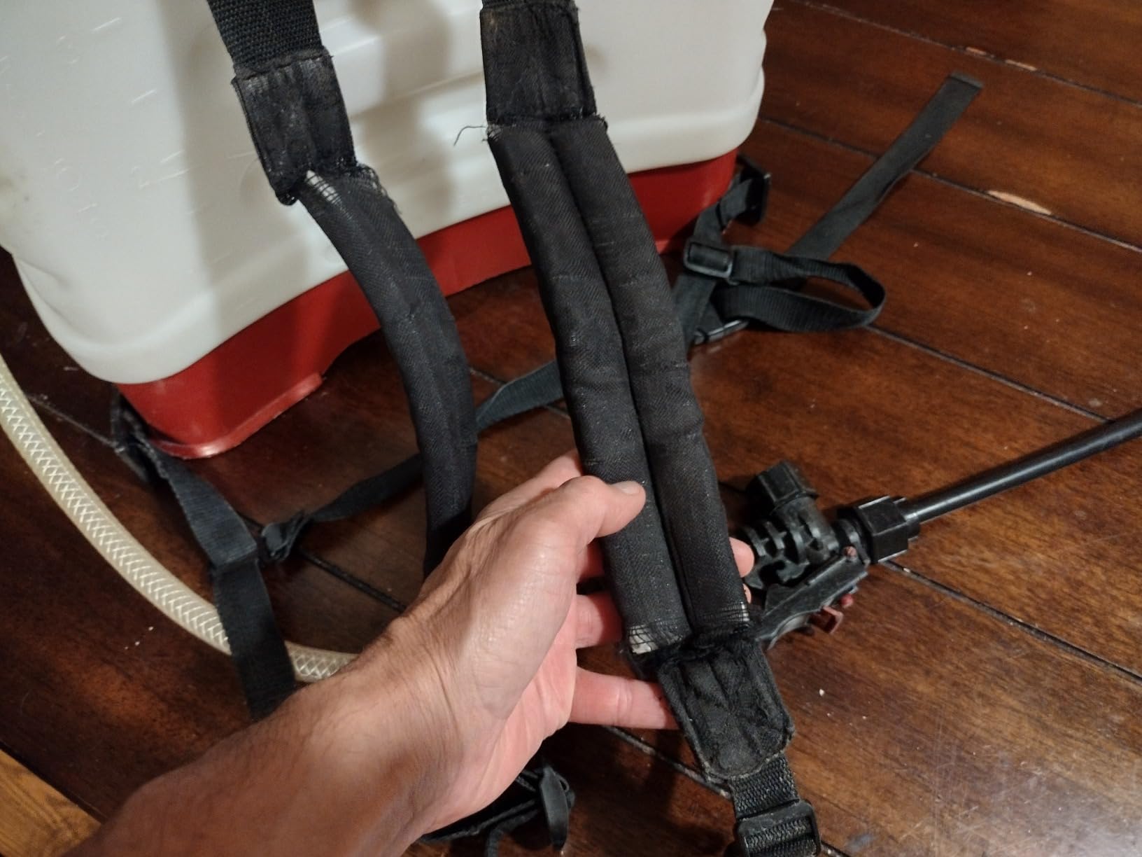 CHAPIN 61500 4-Gallon Backpack Sprayer for Lawn, Garden & Weed Control | Padded straps and cushion-grip shut-off customer photo 1
