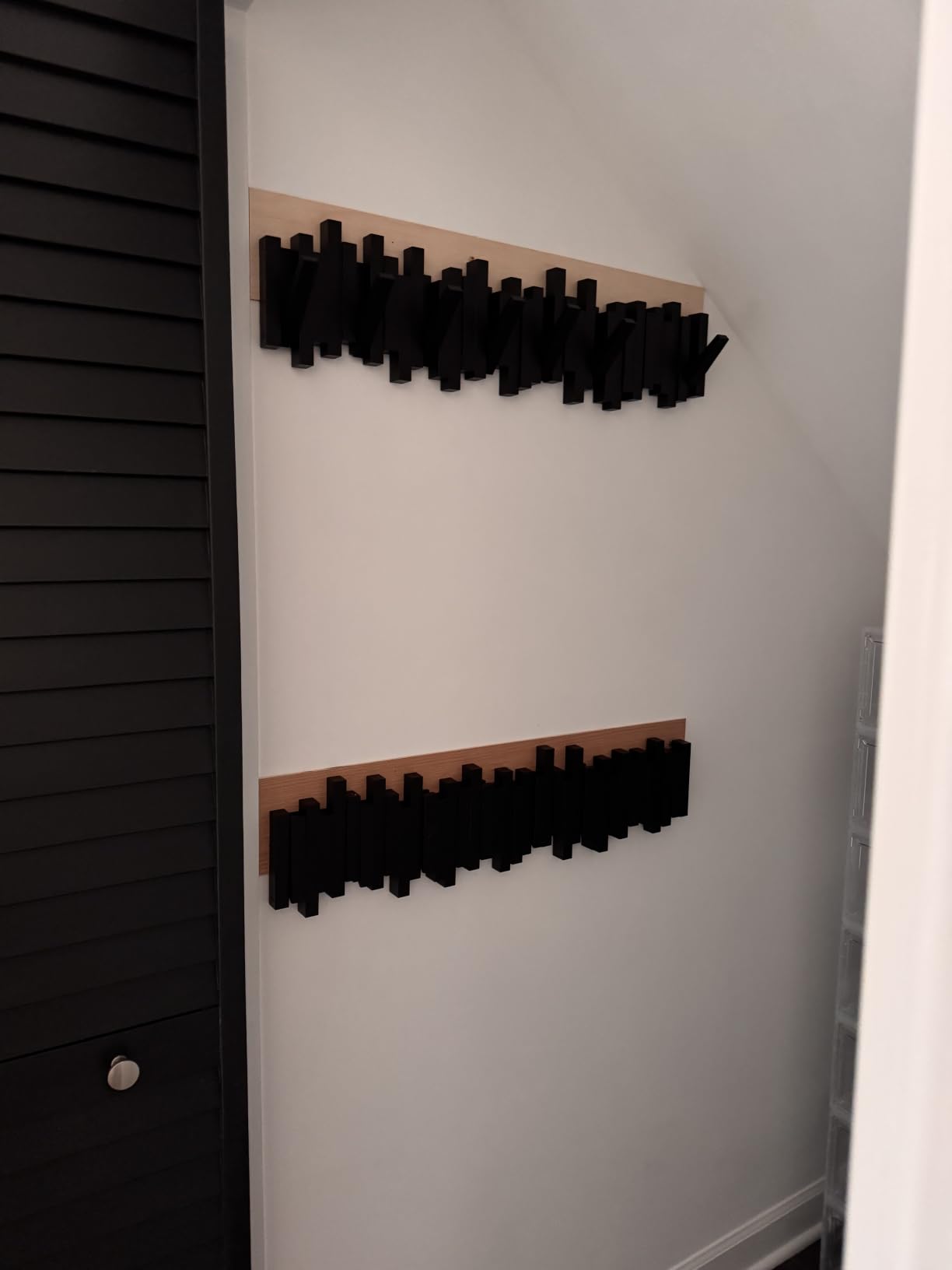 Umbra Sticks Wall Mount Coat Rack, 5 Hook Retractable Pegs, Black customer photo 2