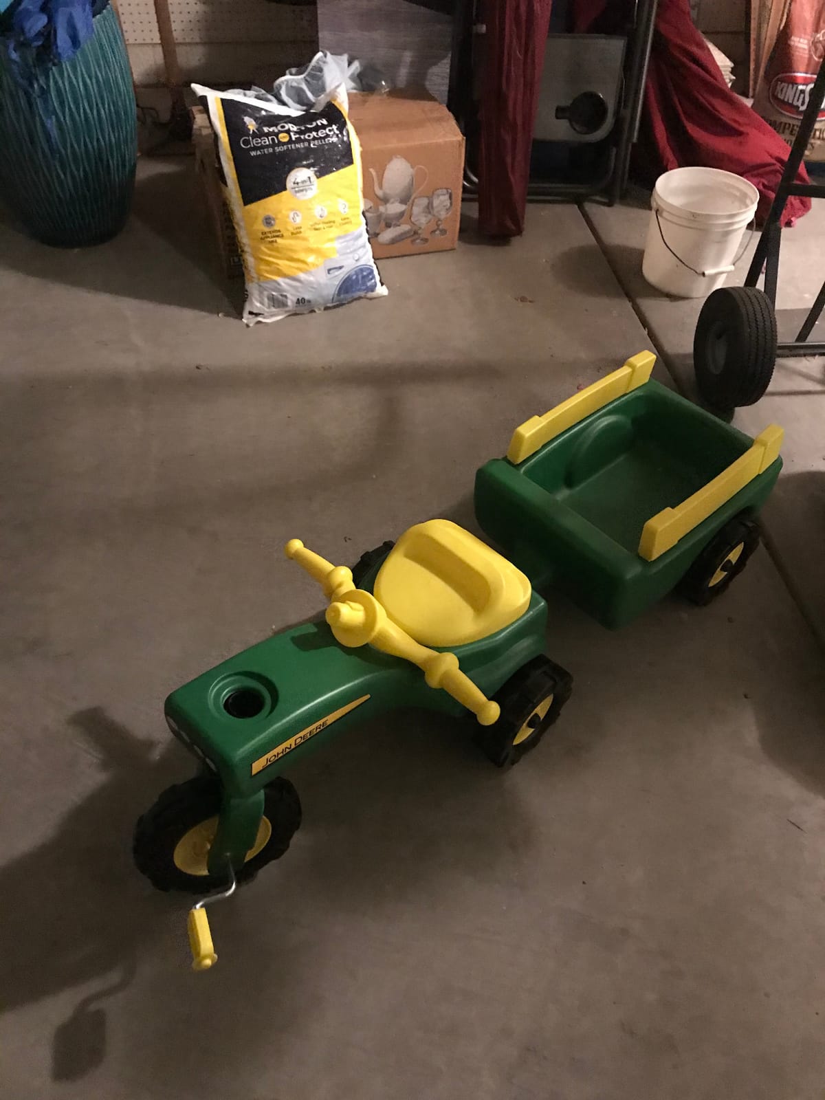 John Deere Ride On Toys Pedal Tractor with Wagon for Kids Aged 18 Months to 3 Years, Green/Yellow customer photo 2